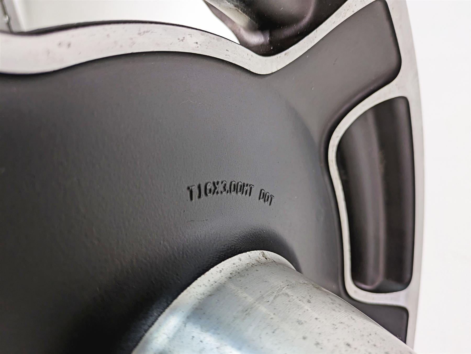 2006 Harley Touring FLHXI Street Glide Nice 16x3 Cast Front Wheel Rim 41285-06 {{ shop.shopifyCountryName }} - Mototech271