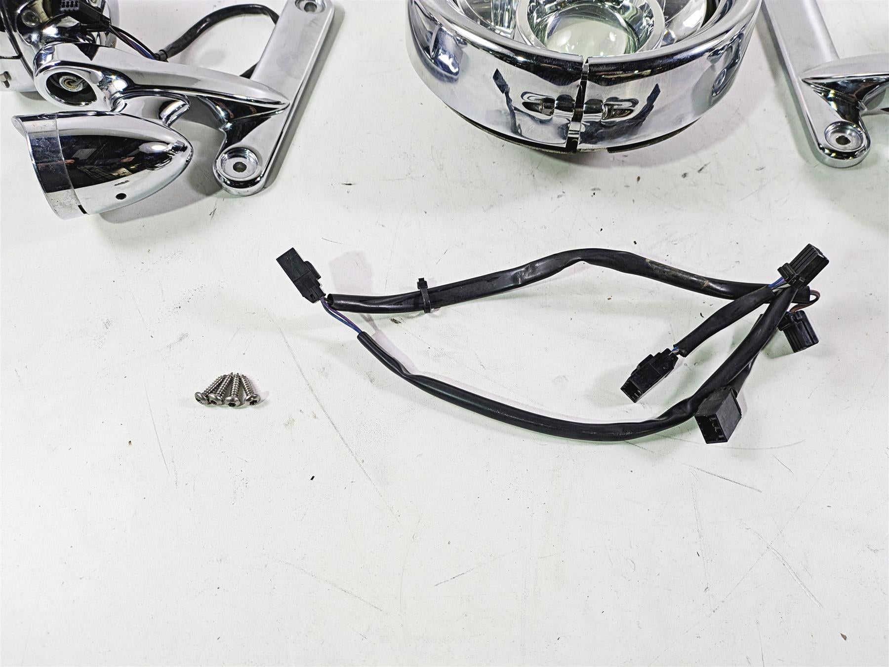 2011 Harley Touring FLHTCUSE CVO E-Glide Front Spot Head Light Blinkers 69560-06 {{ shop.shopifyCountryName }} - Mototech271