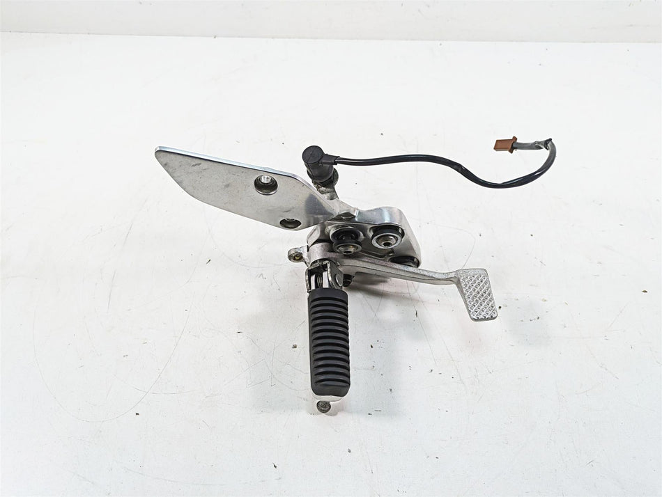2002 Yamaha FZ1 FZS1000 Fazer Right Rider Footpeg & Brake Pedal 5LV-27443-01-00 {{ shop.shopifyCountryName }} - Mototech271