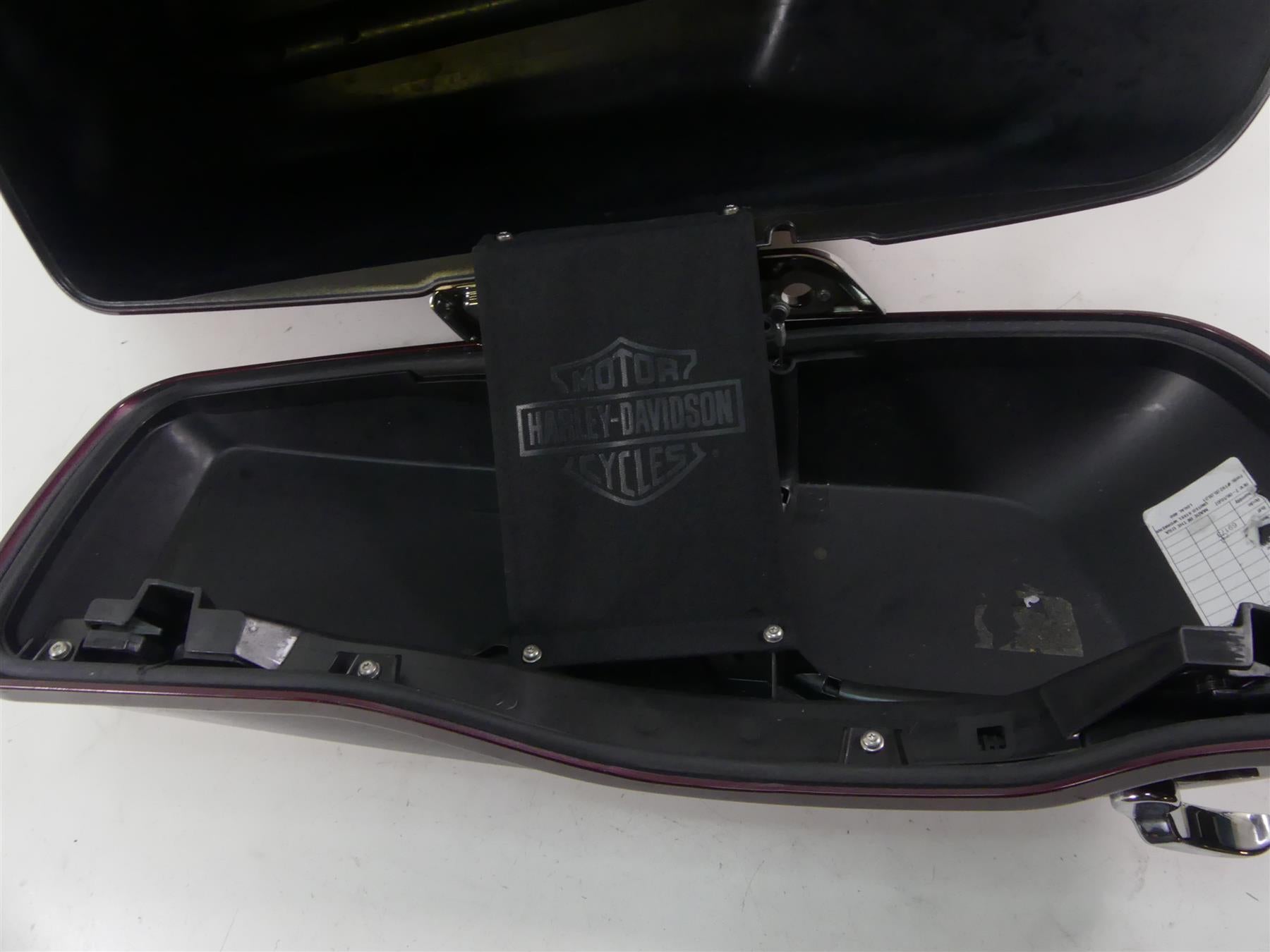 2017 Harley Touring FLHTKL Electra Glide Right Saddlebag Saddle Bag 90200412 {{ shop.shopifyCountryName }} - Mototech271