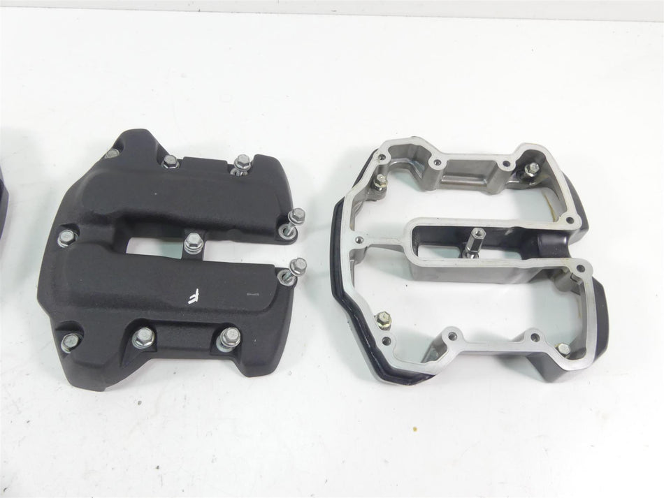 2021 Harley Softail FXBBS Street Bob Cylinder Head Valve Cover Set 25700697 {{ shop.shopifyCountryName }} - Mototech271
