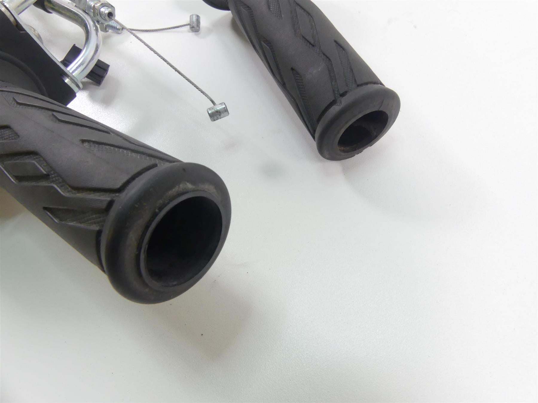 2022 Suzuki GSXR750 Right Hand Control Switch Throttle & Grips -Read 37200-47H30 {{ shop.shopifyCountryName }} - Mototech271