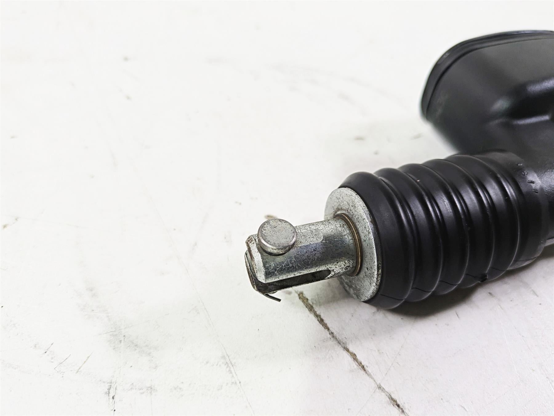 2004 Harley Softail FLSTF Fat Boy Rear Brake Master Cylinder 41755-99 {{ shop.shopifyCountryName }} - Mototech271