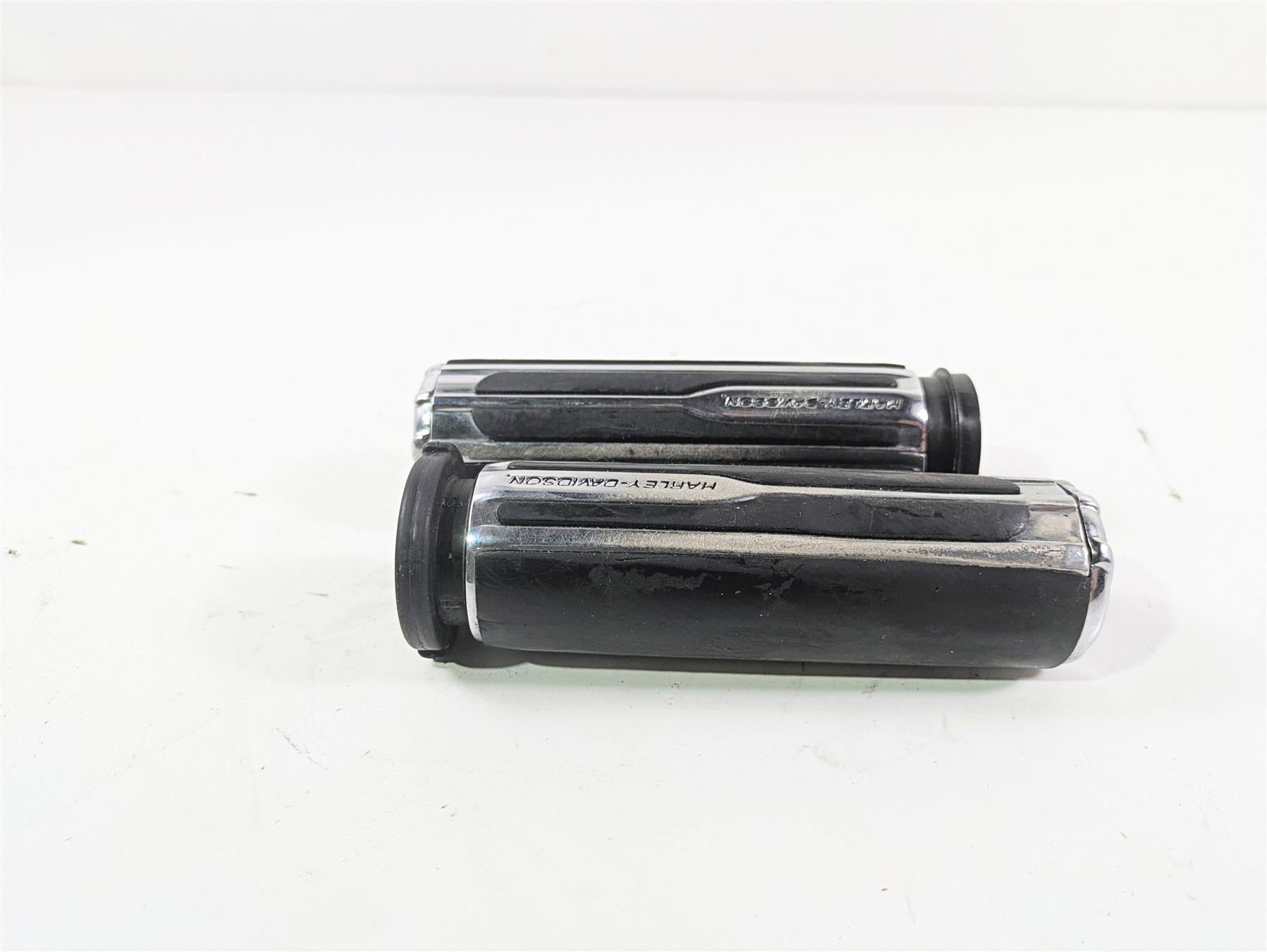 2010 Harley Touring FLHXSE CVO Street Glide Left Right Throttle Grips 55936-09 {{ shop.shopifyCountryName }} - Mototech271