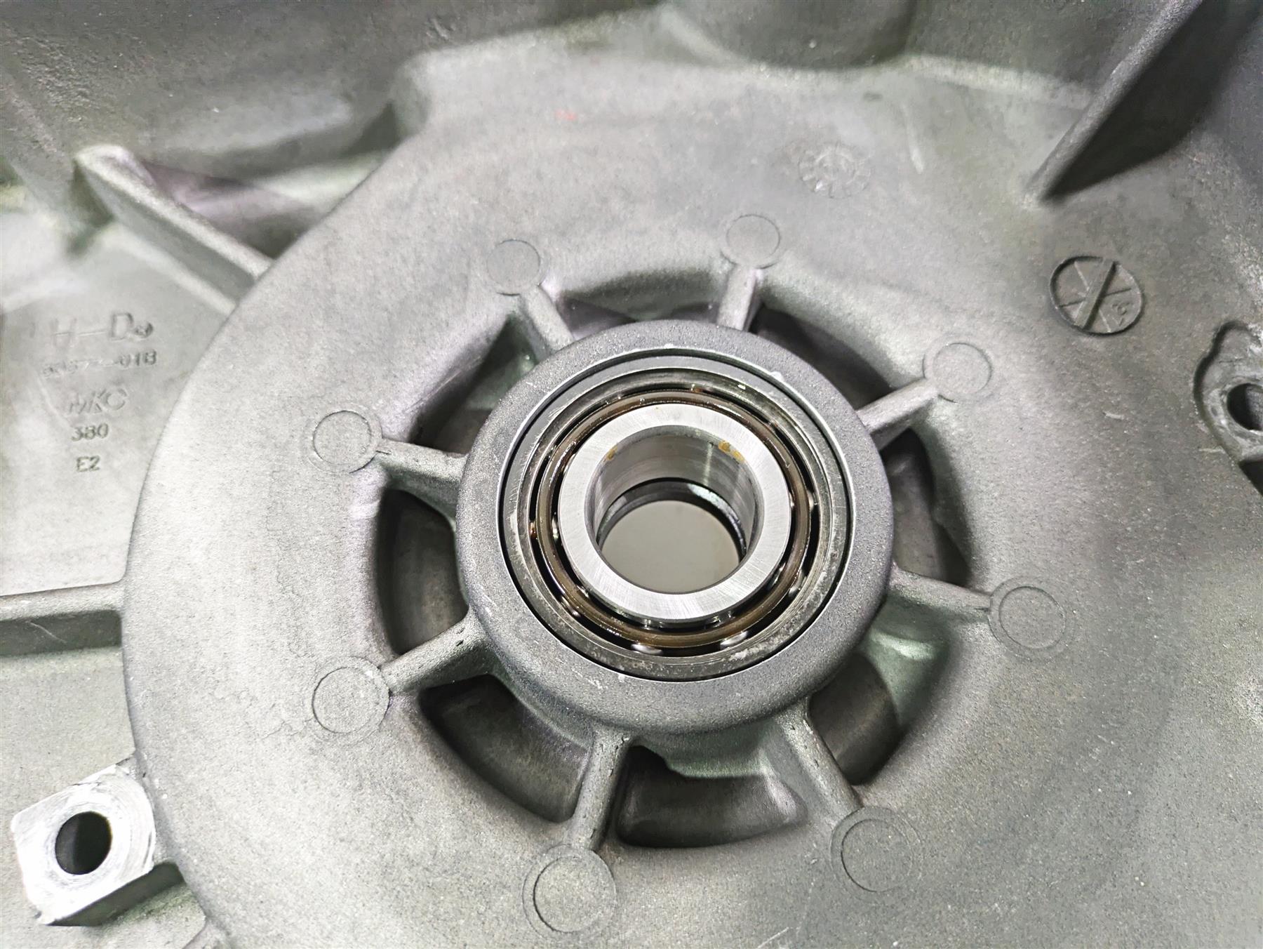 2005 Harley Touring FLHRI Road King Inner Primary Drive Clutch Cover 60677-01B {{ shop.shopifyCountryName }} - Mototech271
