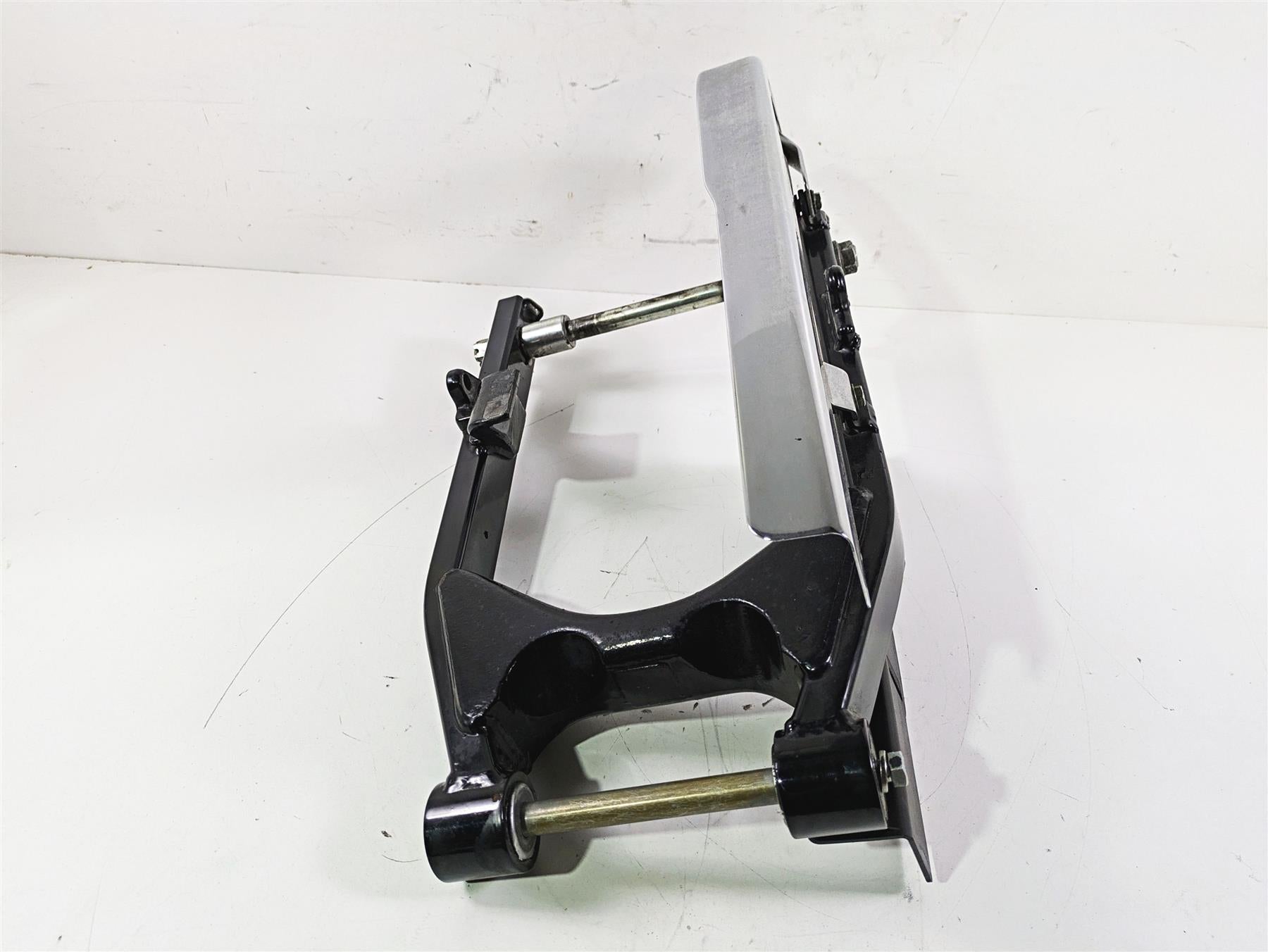 2002 Harley Dyna FXDL Low Rider Rear Swingarm & Belt Guards 47820-00A {{ shop.shopifyCountryName }} - Mototech271