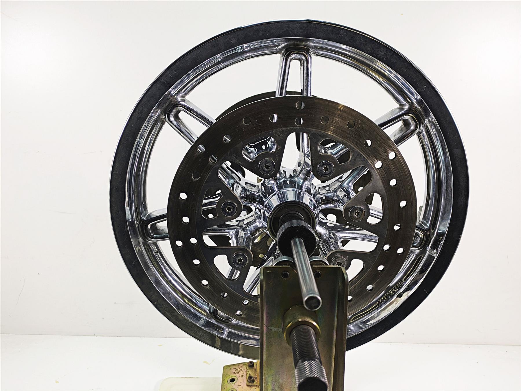 2014 Harley Touring FLHTK Electra Glide 17x3 Chisel Custom Front Wheel 43300057 {{ shop.shopifyCountryName }} - Mototech271