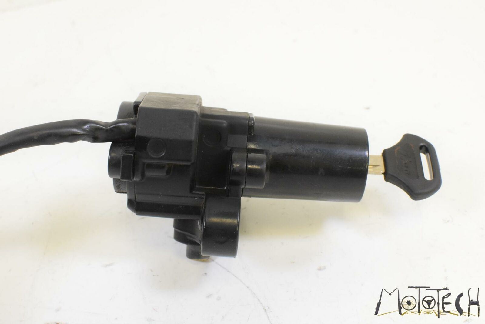 2012 Yamaha YZFR6 YZF R6 Ignition Switch Gas Cap Seat Lock Key SET 2C0-82501-10 {{ shop.shopifyCountryName }} - Mototech271