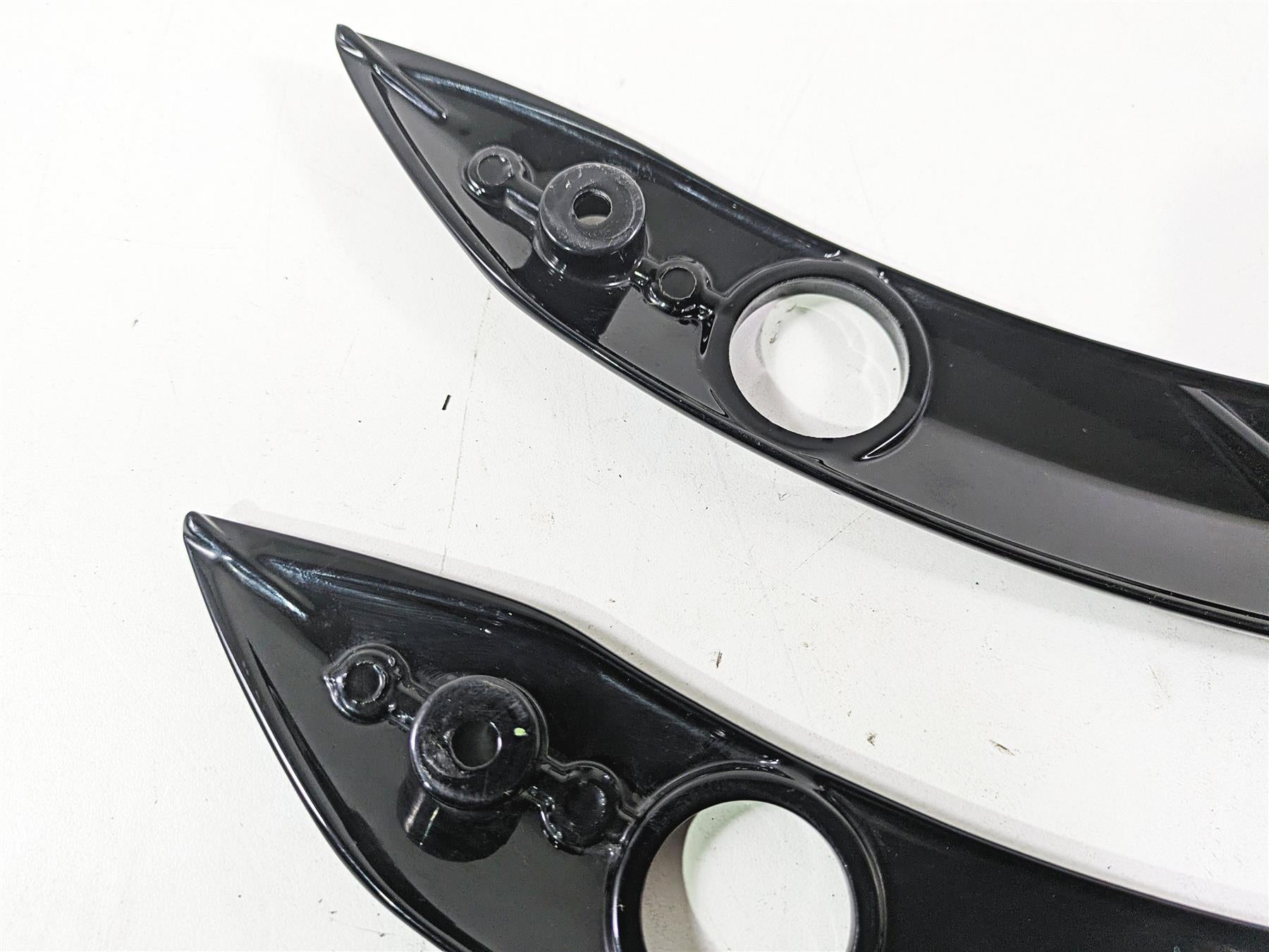 2018 Indian Chieftain Dark Horse Rear Black Fender Struts Covers 5139599 5139598 {{ shop.shopifyCountryName }} - Mototech271