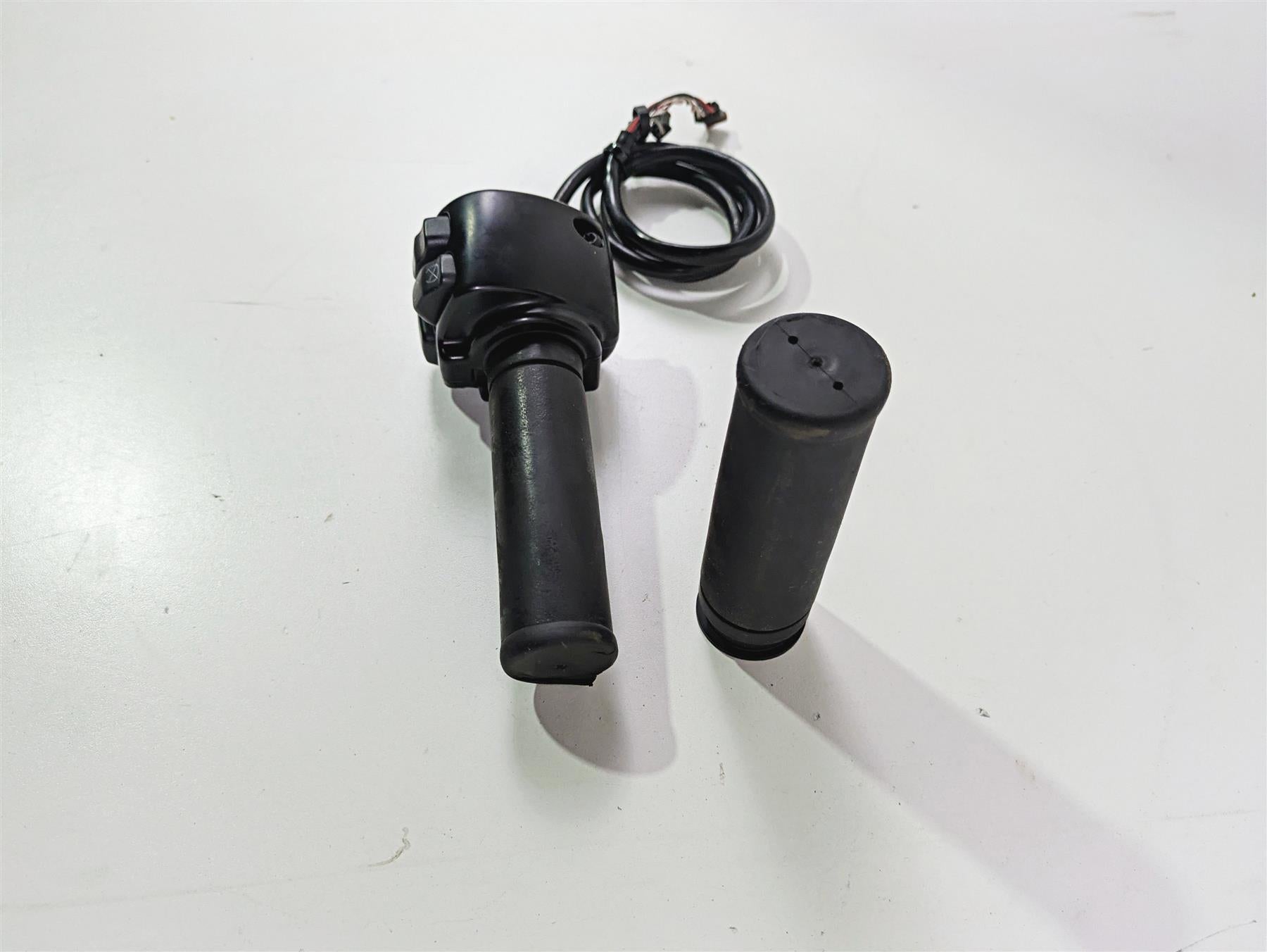 2017 Harley Softail Heritage Classic FLSTC Right Hand Control Switch 71500297 {{ shop.shopifyCountryName }} - Mototech271