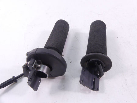 2005 BMW R1200GS K25 Left Right Heated Driver Rider Grip Grab Set 61317671605 {{ shop.shopifyCountryName }} - Mototech271
