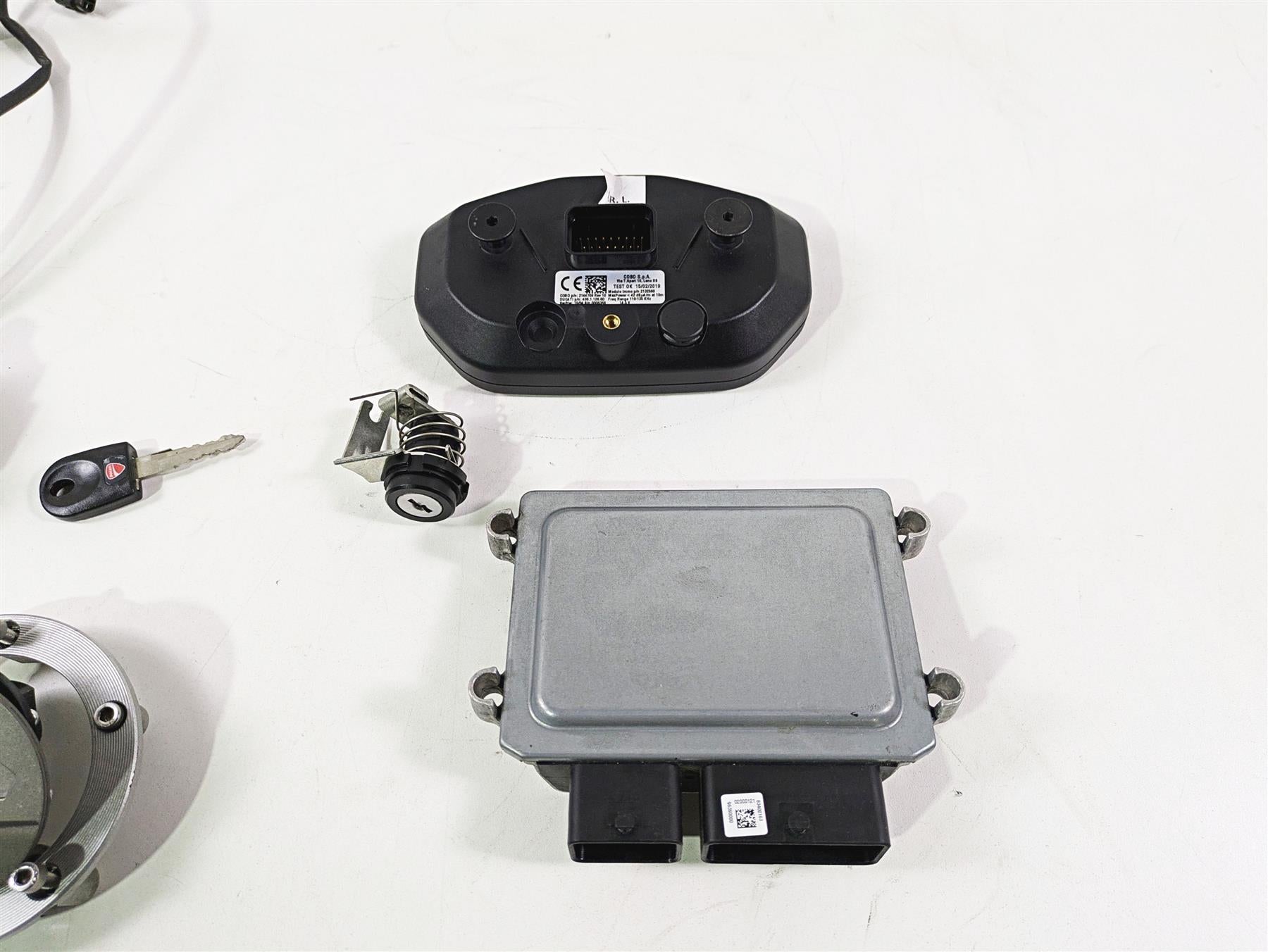 2019 Ducati Supersport 939 S Cdi Ecu Speedometer Ignition Switch Set 40611285D {{ shop.shopifyCountryName }} - Mototech271