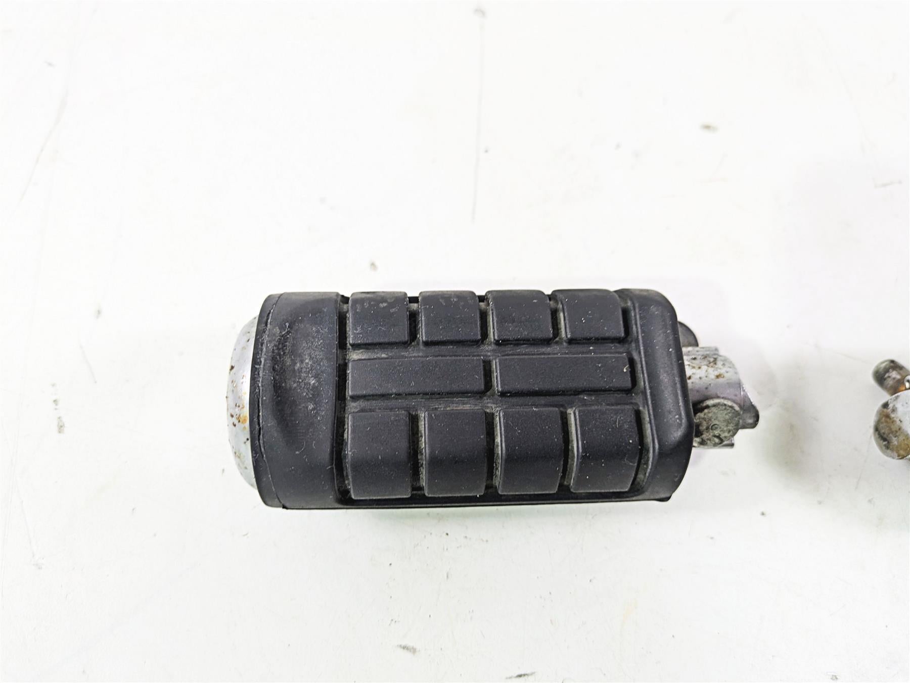 2002 Honda V-Twin VTX1800 C Rear Passenger Footpeg Set 50680-MCH-000 {{ shop.shopifyCountryName }} - Mototech271