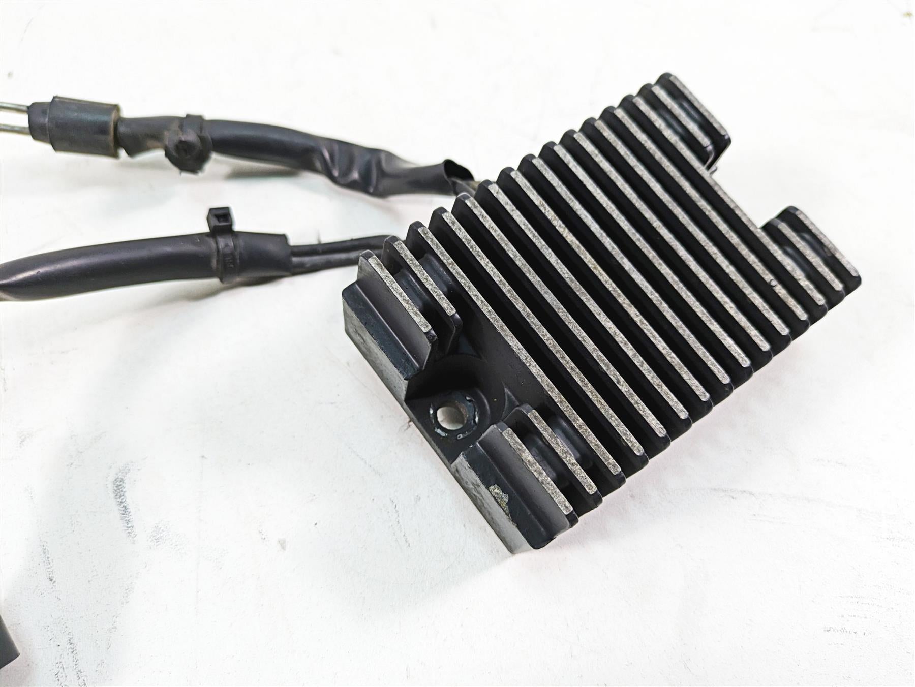 2006 Harley Sportster XL1200 Rectifier Voltage Regulator 74523-04 {{ shop.shopifyCountryName }} - Mototech271