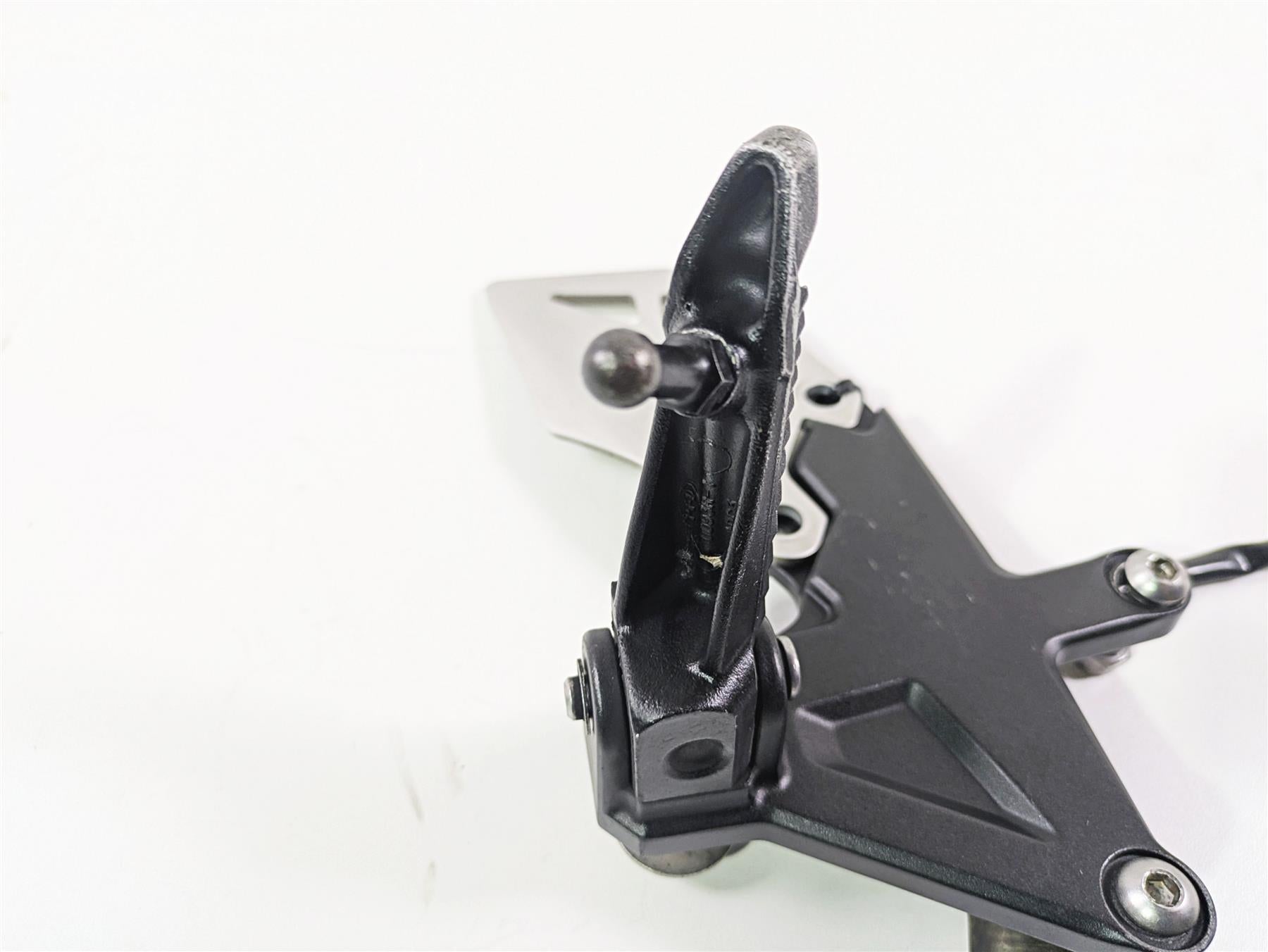 2016 Kawasaki ZX10R Ninja Right Front Footpeg + Mount 35063-1331-18R {{ shop.shopifyCountryName }} - Mototech271