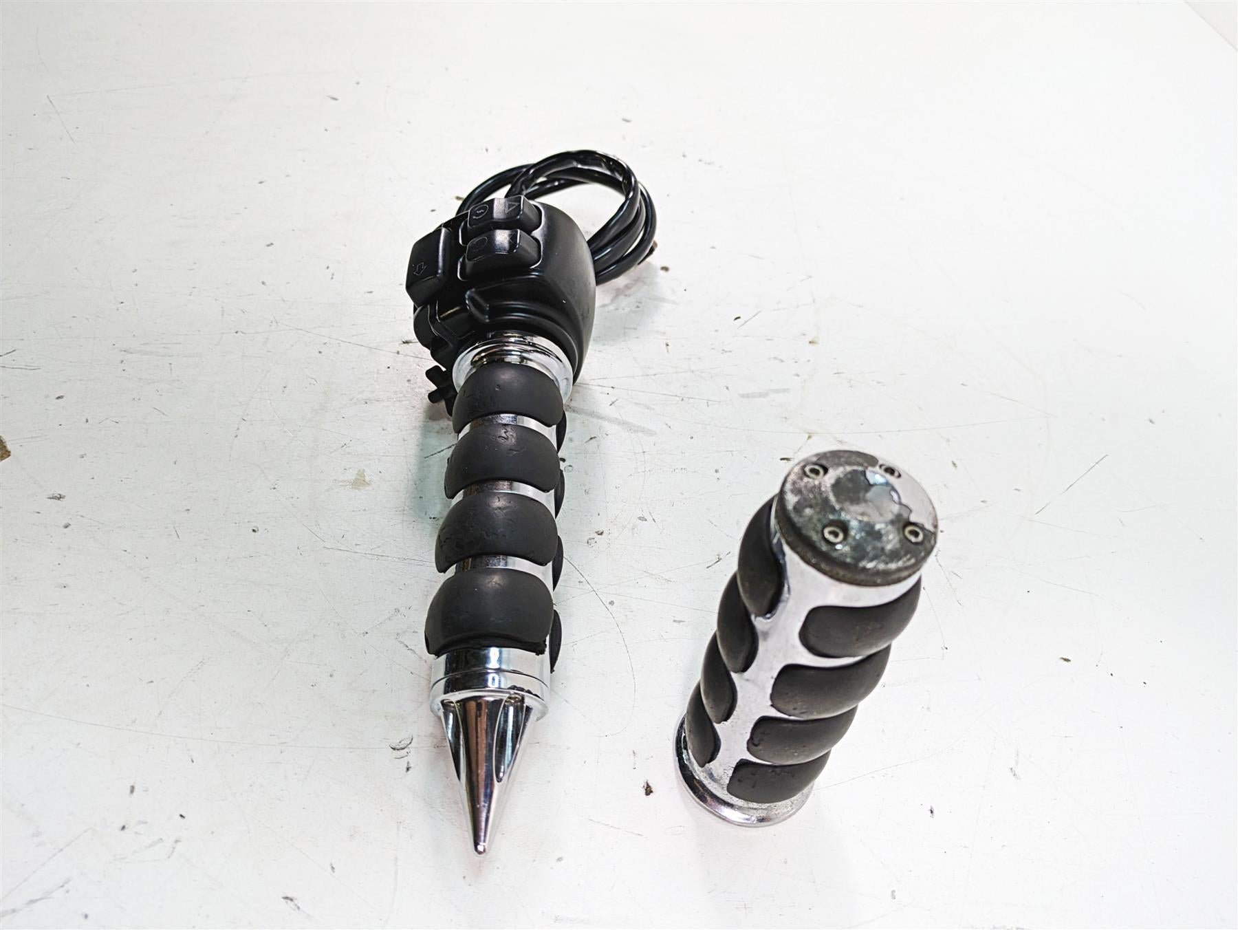 2019 Harley XL883N Sportster Iron Right Hand Control Switch 71500118 {{ shop.shopifyCountryName }} - Mototech271