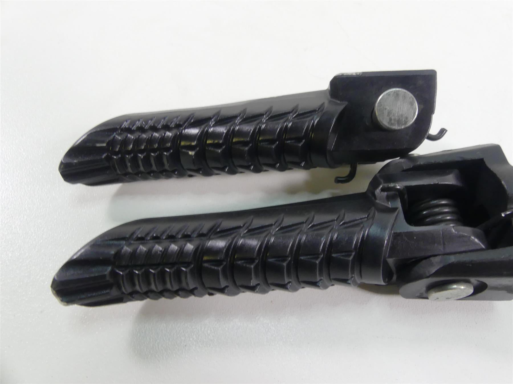 2022 Suzuki GSXR750 Front Rider Driver Footpeg Foot Peg Set 43511-14J10 {{ shop.shopifyCountryName }} - Mototech271