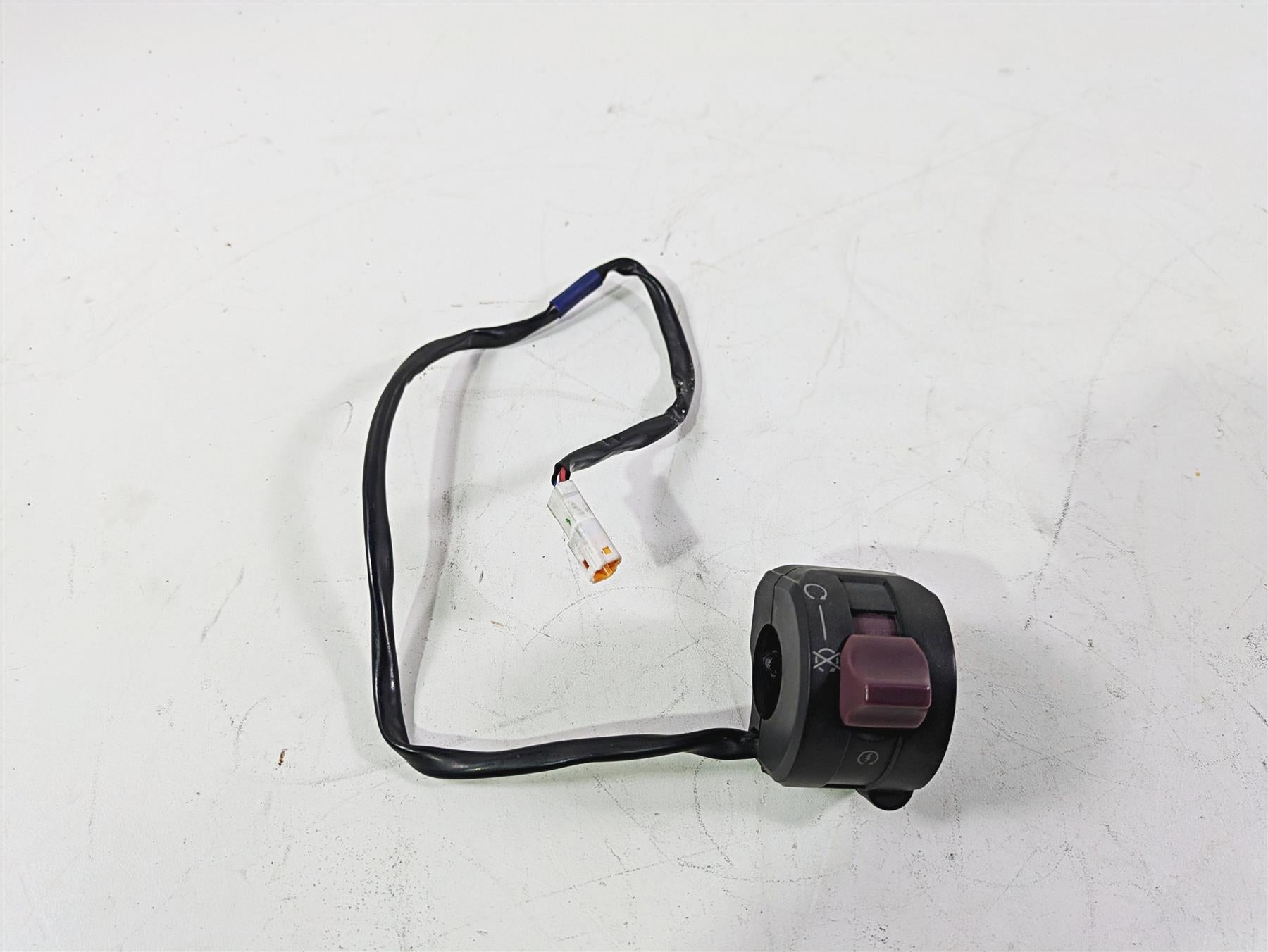 2013 Ducati Hyperstrada 821 Right Hand Control Switch Start Kill 65010121E {{ shop.shopifyCountryName }} - Mototech271