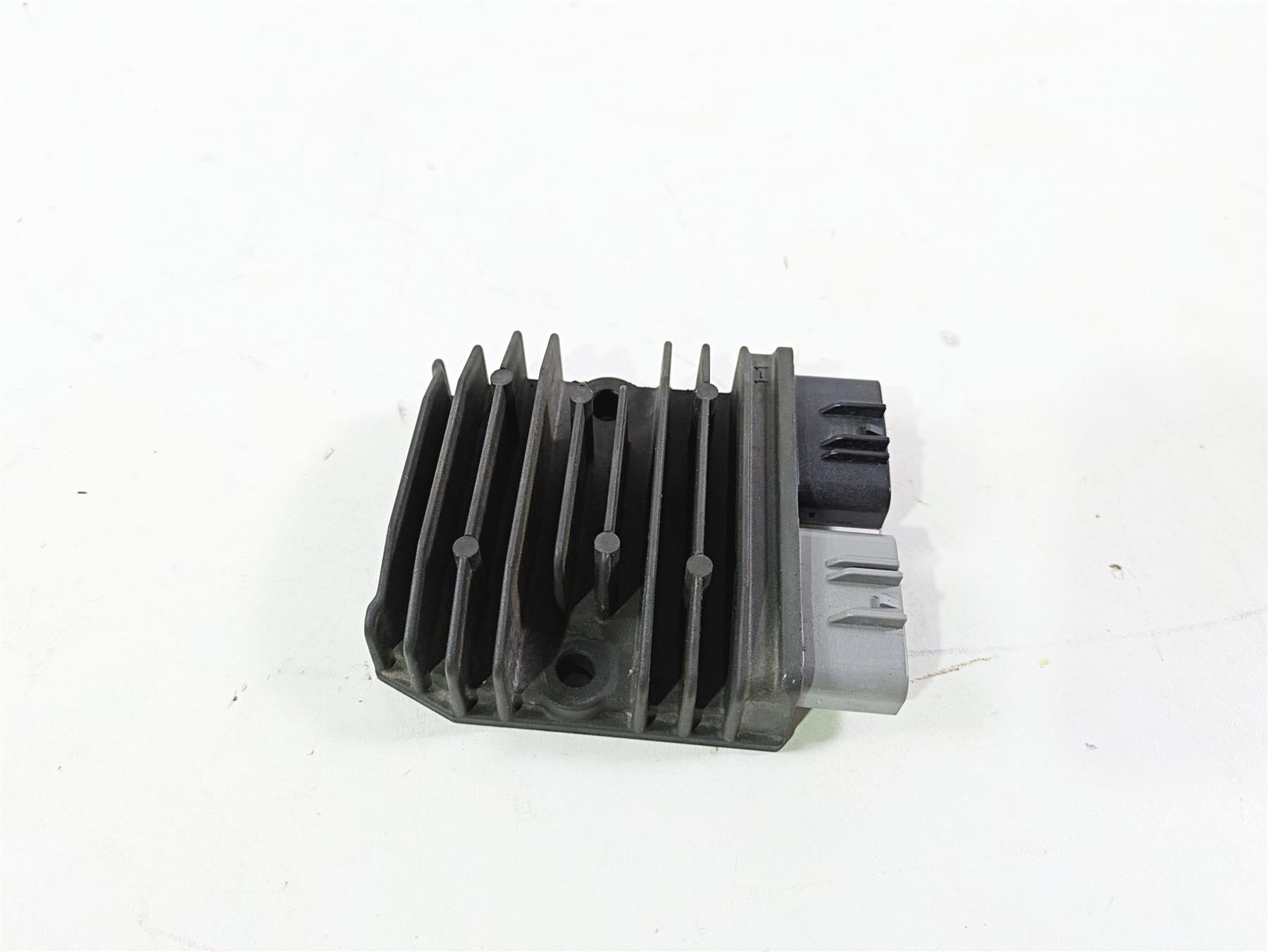 2016 Ducati Monster 1200 S Rectifier Voltage Regulator 54040321A SH821AA {{ shop.shopifyCountryName }} - Mototech271