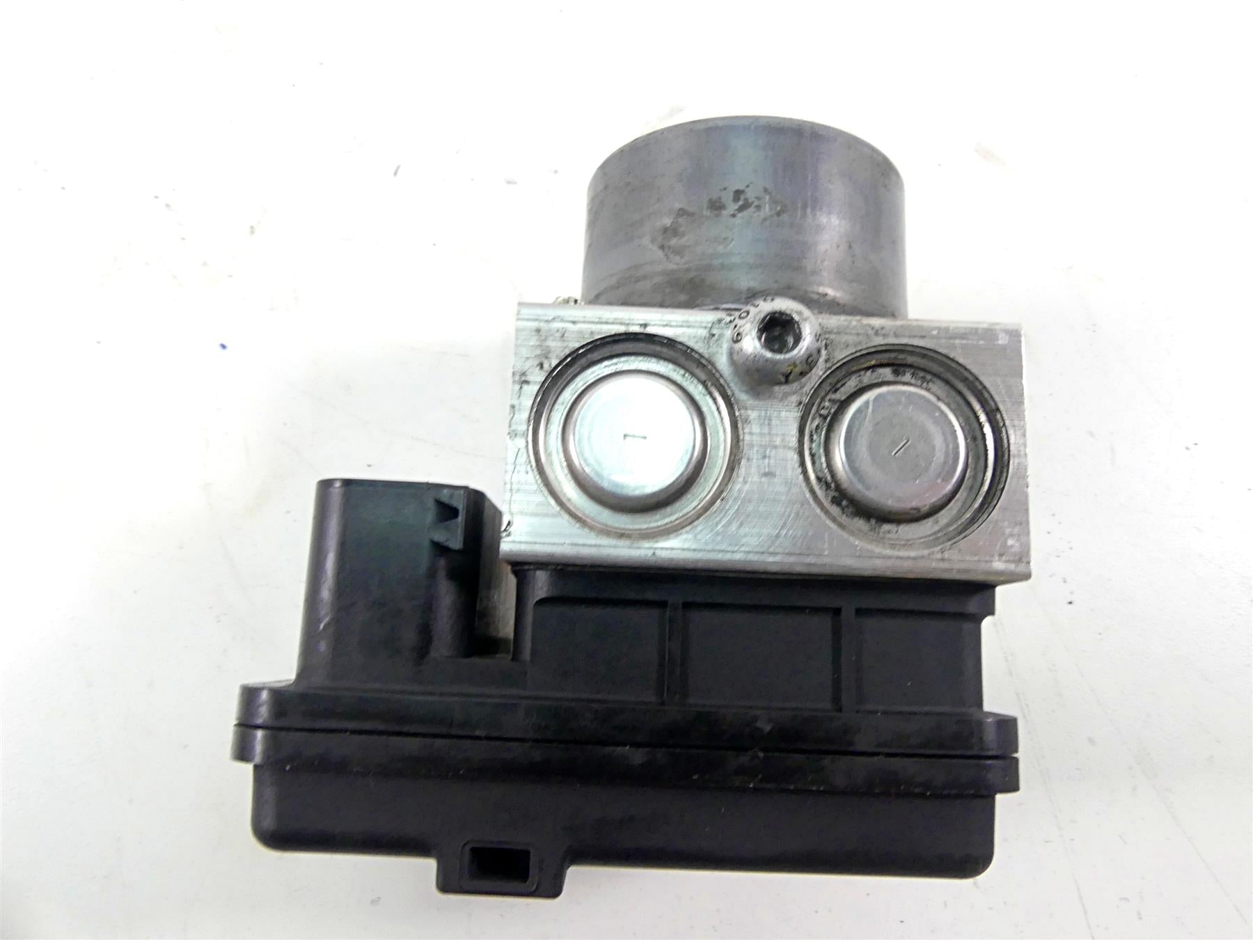 2017 Harley XL1200 CX Sportster Roadster Abs Brake Pump Module Unit 41100043C {{ shop.shopifyCountryName }} - Mototech271