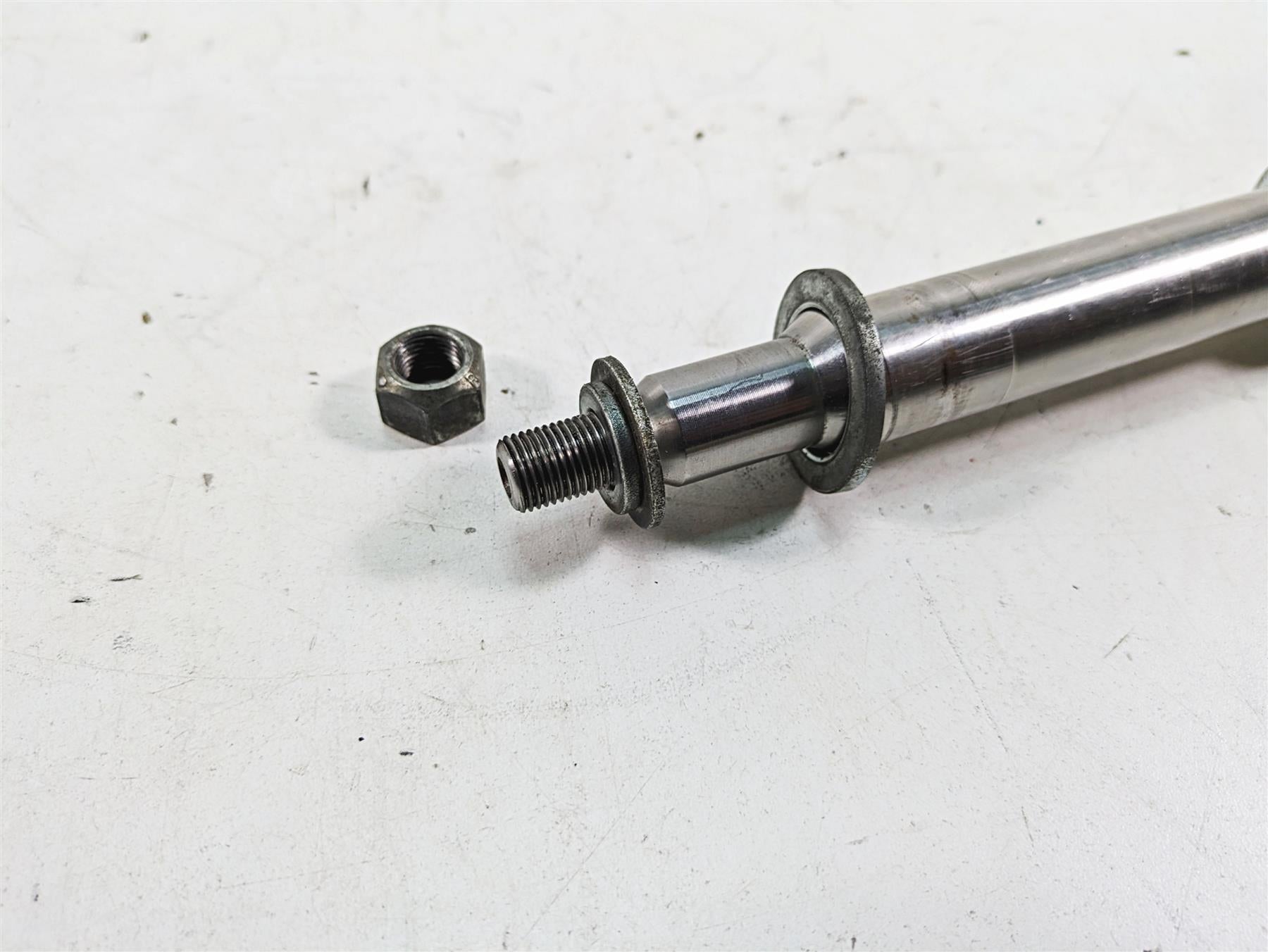 2005 Harley Dyna FXDL Low Rider Front Axle Wheel Spindle 1" 43758-04 {{ shop.shopifyCountryName }} - Mototech271
