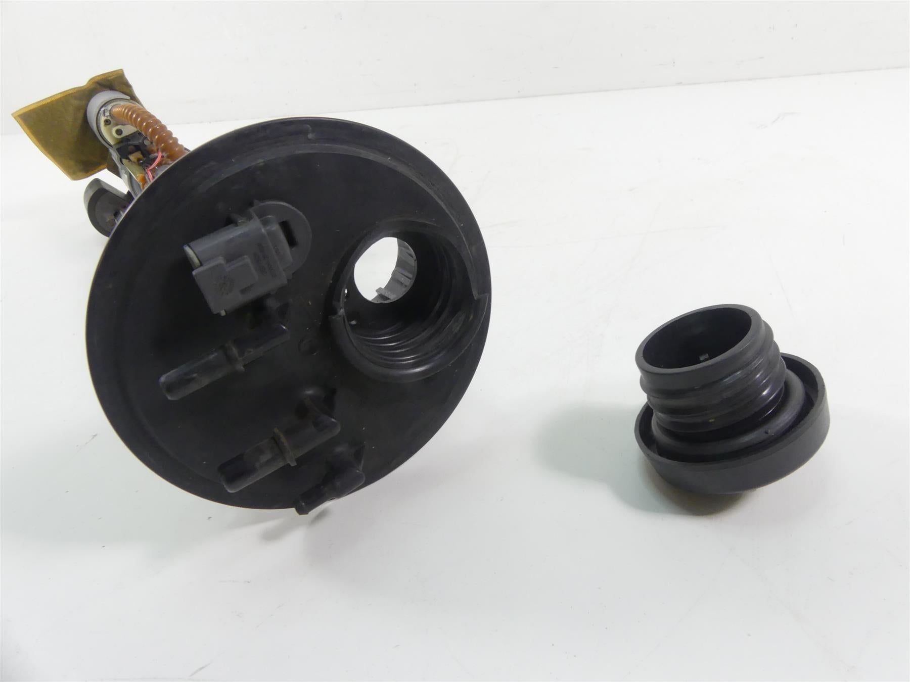 2006 Harley VRSCD Night V Rod Fuel Gas Petrol Pump -Read 75123-01 {{ shop.shopifyCountryName }} - Mototech271