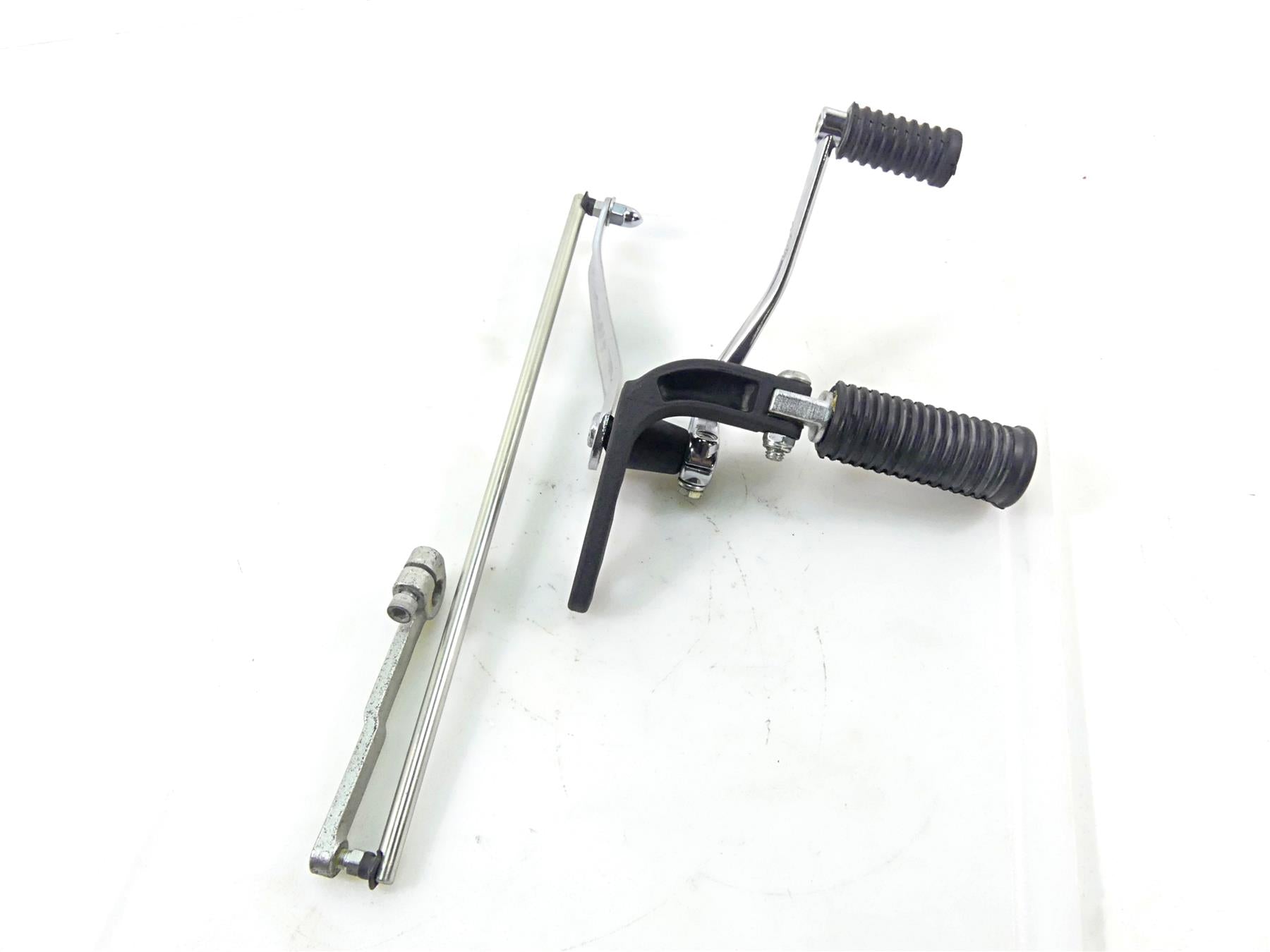2010 Harley FXDF Dyna Fat Bob Front Left Oem Forward Footpeg & Shifter 33693-03 {{ shop.shopifyCountryName }} - Mototech271