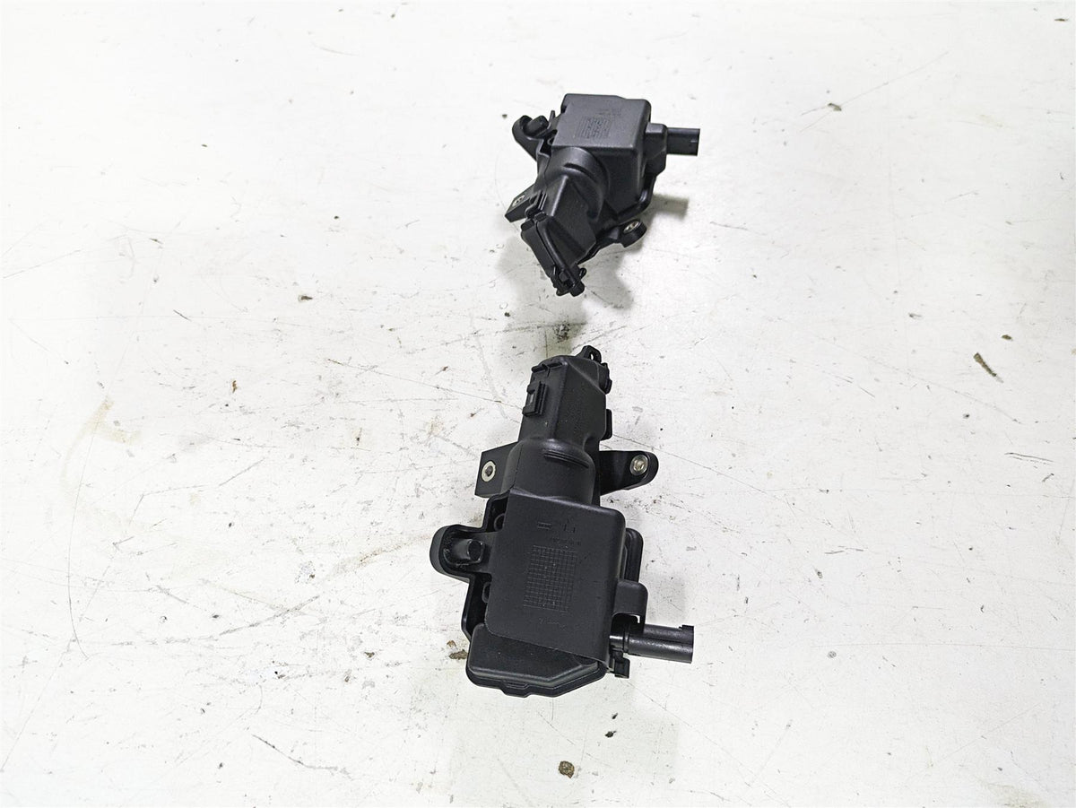 2022 BMW R1250 RT K052 Saddlebag Saddle Bag Lock Set 46547724037 {{ shop.shopifyCountryName }} - Mototech271
