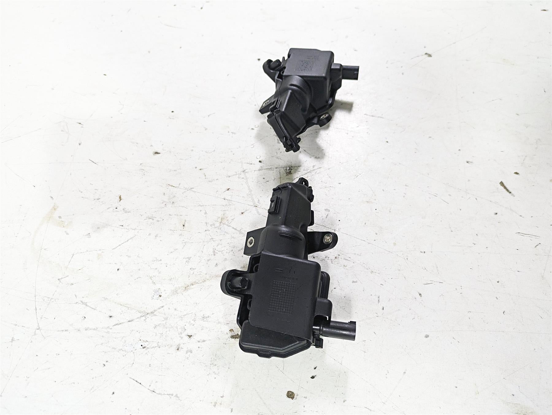 2022 BMW R1250 RT K052 Saddlebag Saddle Bag Lock Set 46547724037 {{ shop.shopifyCountryName }} - Mototech271
