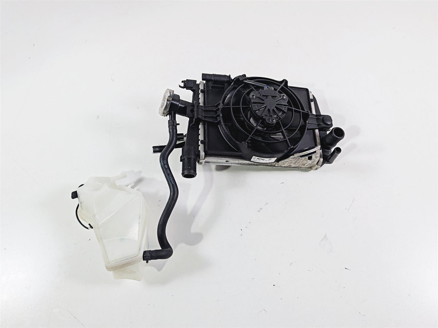 2016 BMW R1200RT RT RTW K52 Right Radiator Fan Hoses Reservoir 17118546416 {{ shop.shopifyCountryName }} - Mototech271