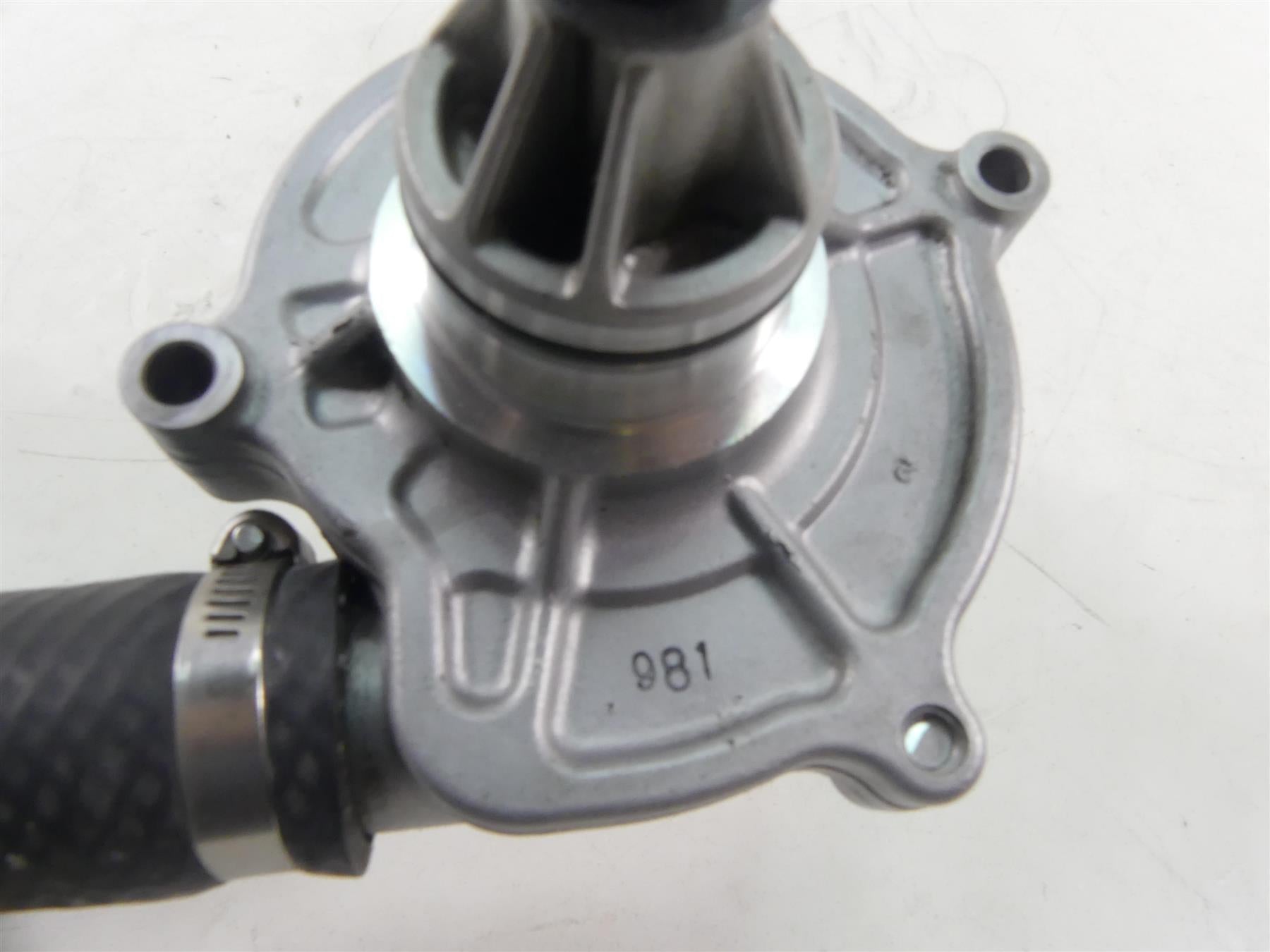 2020 Suzuki GSX1300 R Hayabusa Water Pump + Hoses Set 17400-24F10 {{ shop.shopifyCountryName }} - Mototech271
