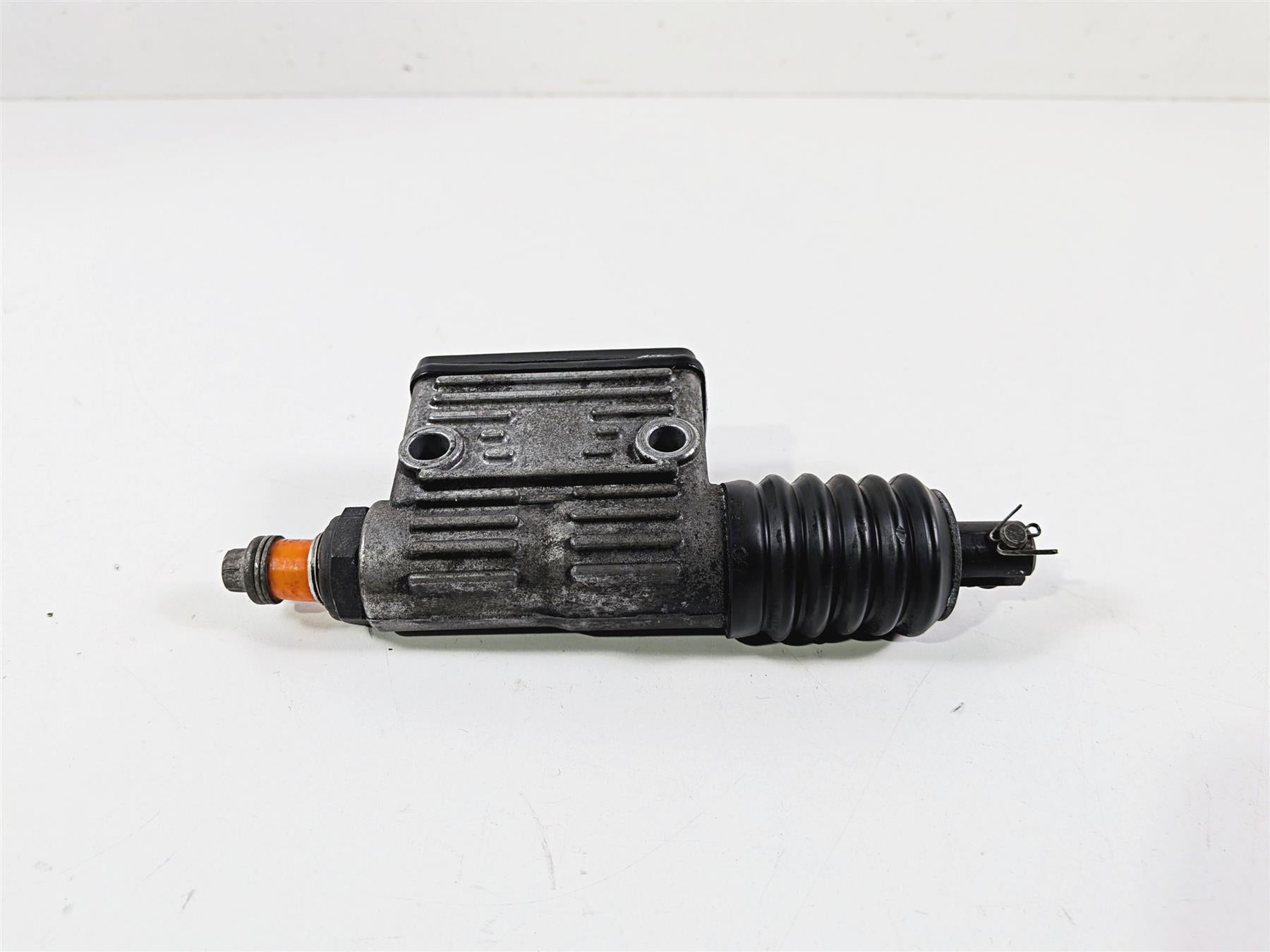 1996 Harley FLSTC Softail Heritage Rear Brake Master Cylinder 42468-87E {{ shop.shopifyCountryName }} - Mototech271