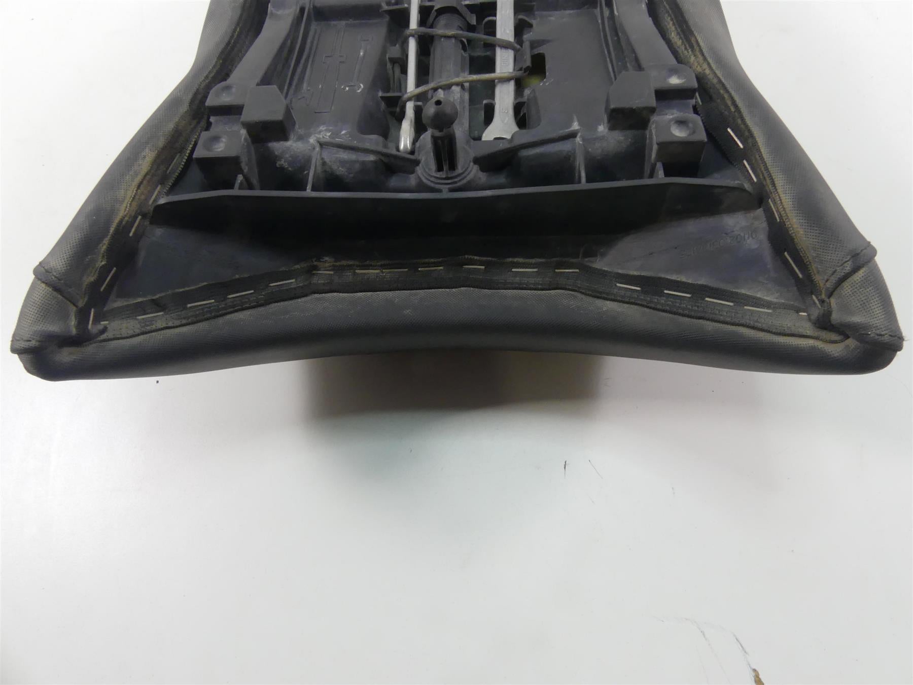 2019 BMW R1250GS K50 Rear Passenger Seat Saddle + Tools -Read 52538564242 668833 {{ shop.shopifyCountryName }} - Mototech271