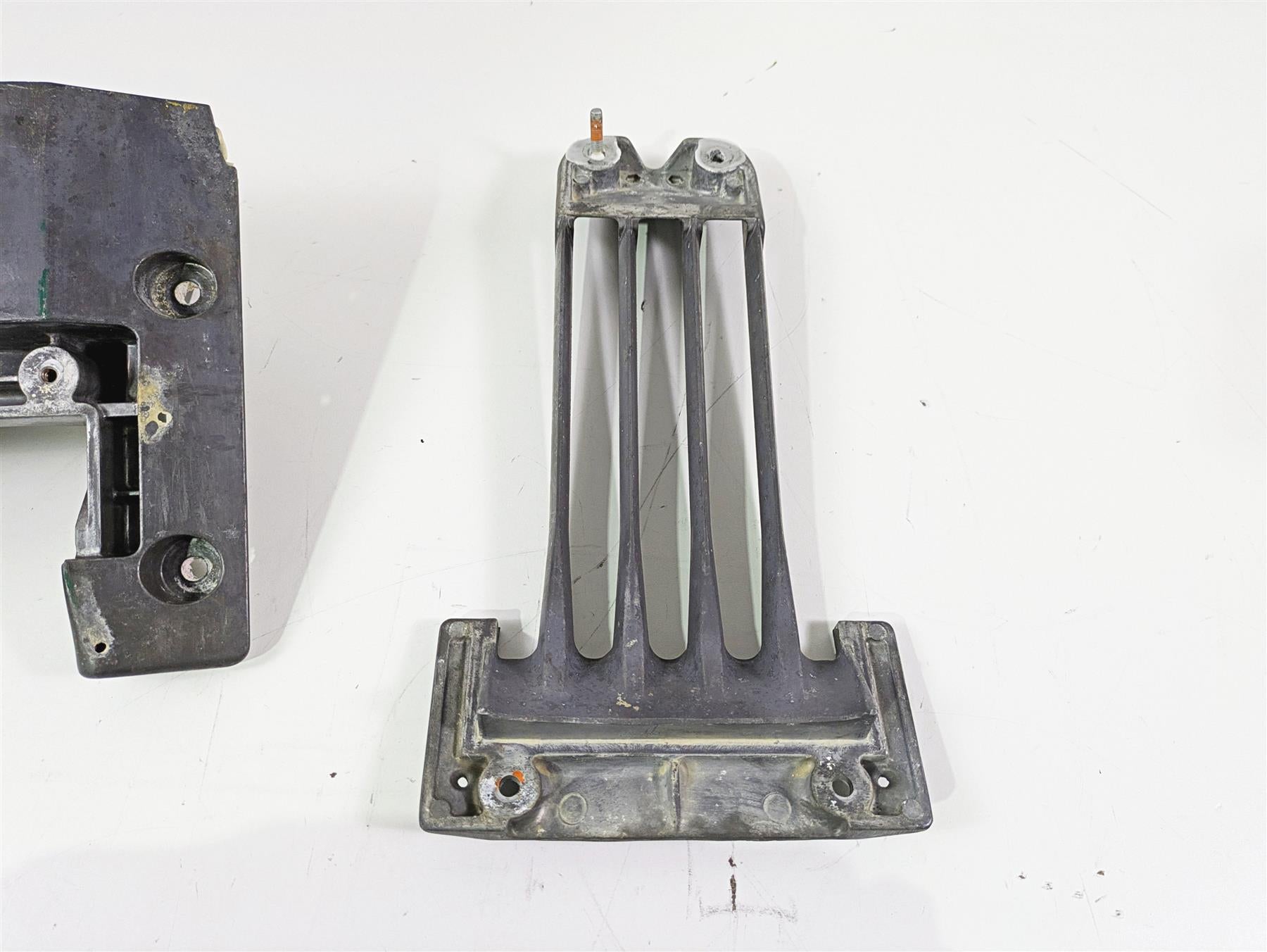 2006 Yamaha GP1300R Waverunner Lower Skid Riding Plate Set F1G-U273B-00-00 {{ shop.shopifyCountryName }} - Mototech271