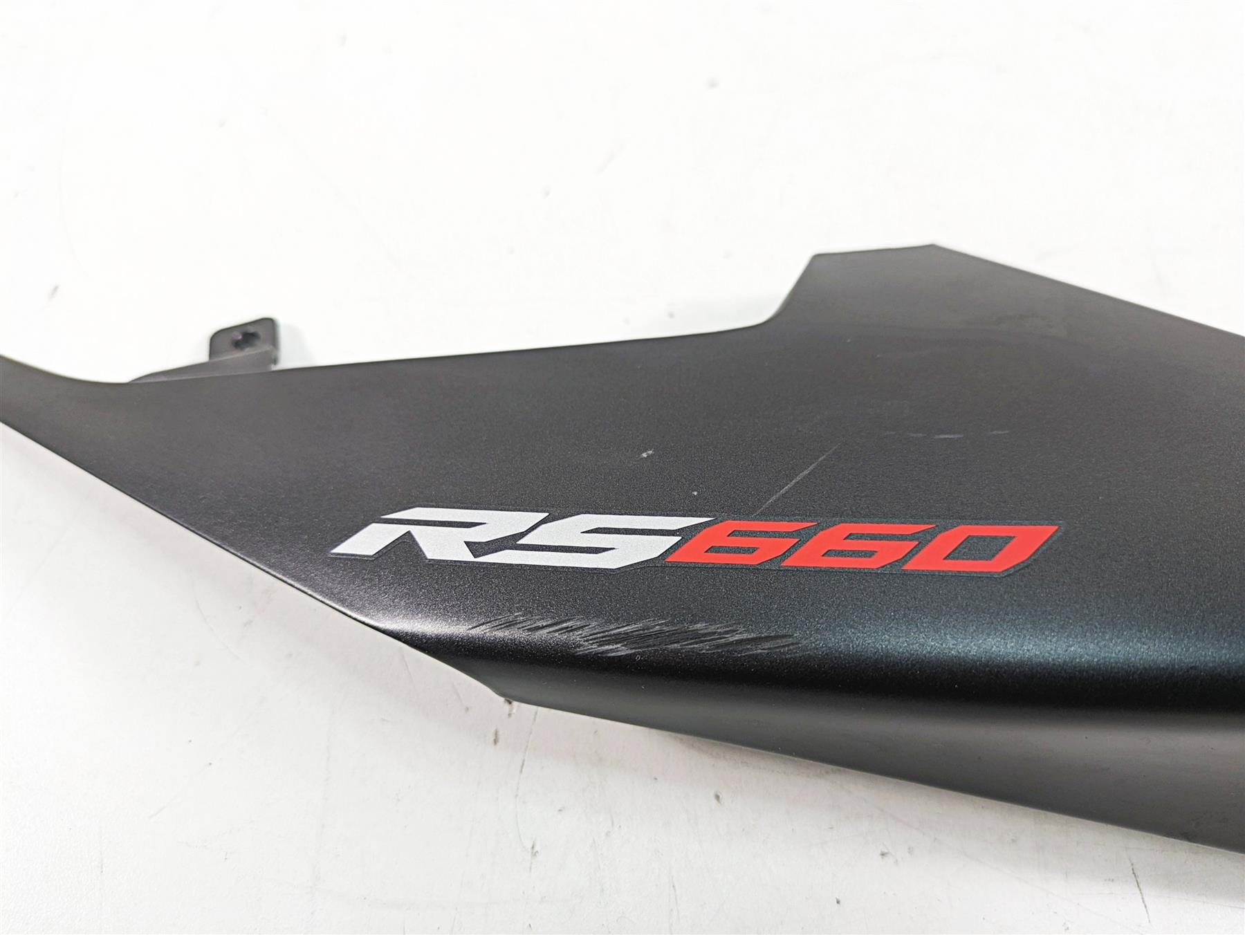 2021 Aprilia RS660 Right Tail Cover Fairing Cowl - Read 2B006647 {{ shop.shopifyCountryName }} - Mototech271