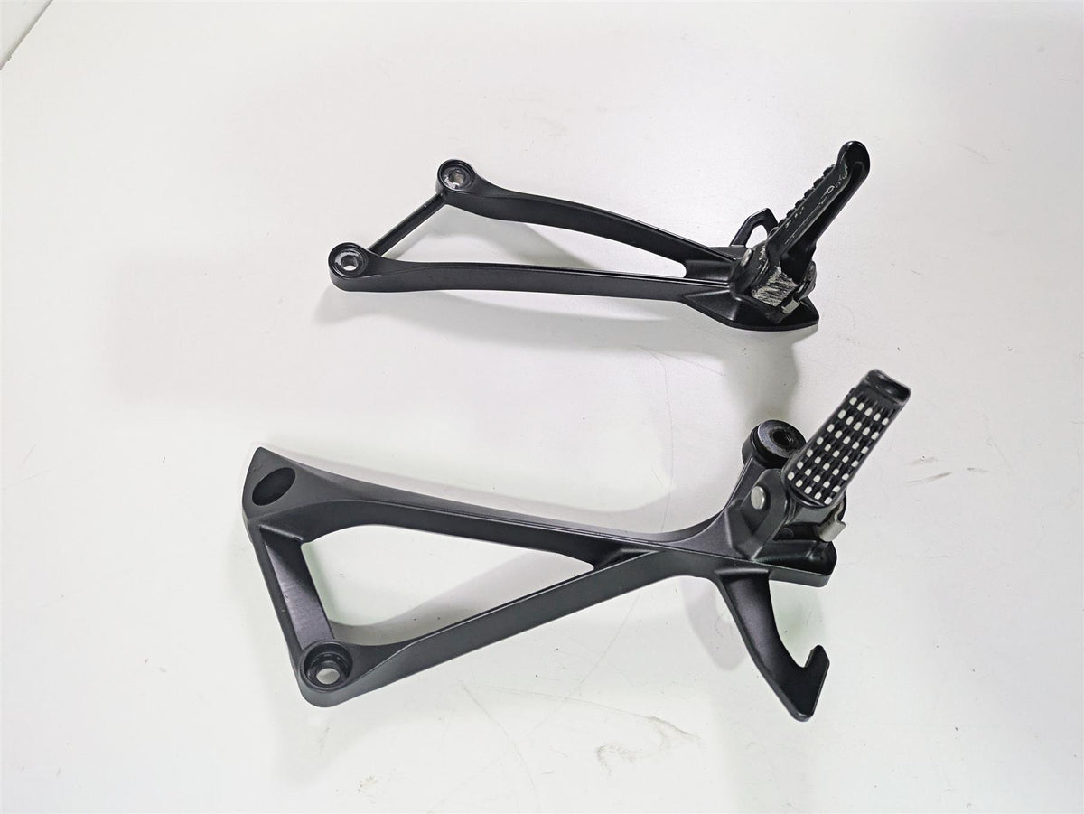 2016 Kawasaki ZX10R Ninja Rear Passenger Footpeg Rest Set 35063-0700-18R {{ shop.shopifyCountryName }} - Mototech271