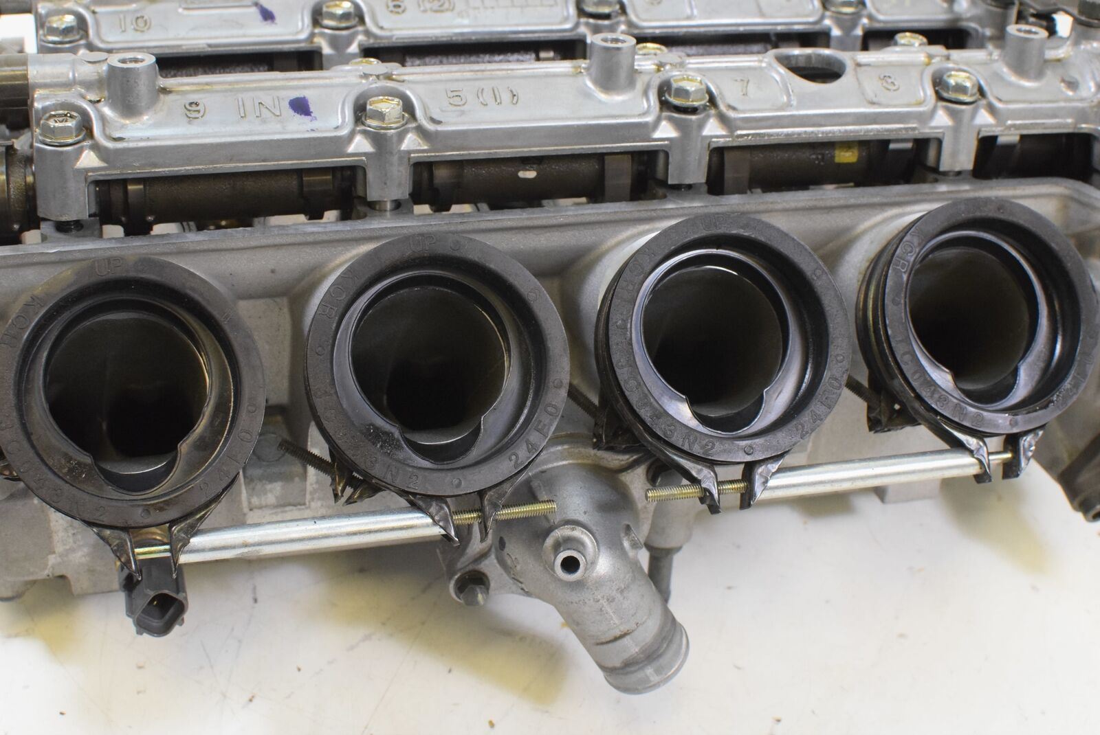 2005 Suzuki GSX1300 R Hayabusa Perfect Cylinderhead Cylinder Head 18K 11100-24F0 {{ shop.shopifyCountryName }} - Mototech271