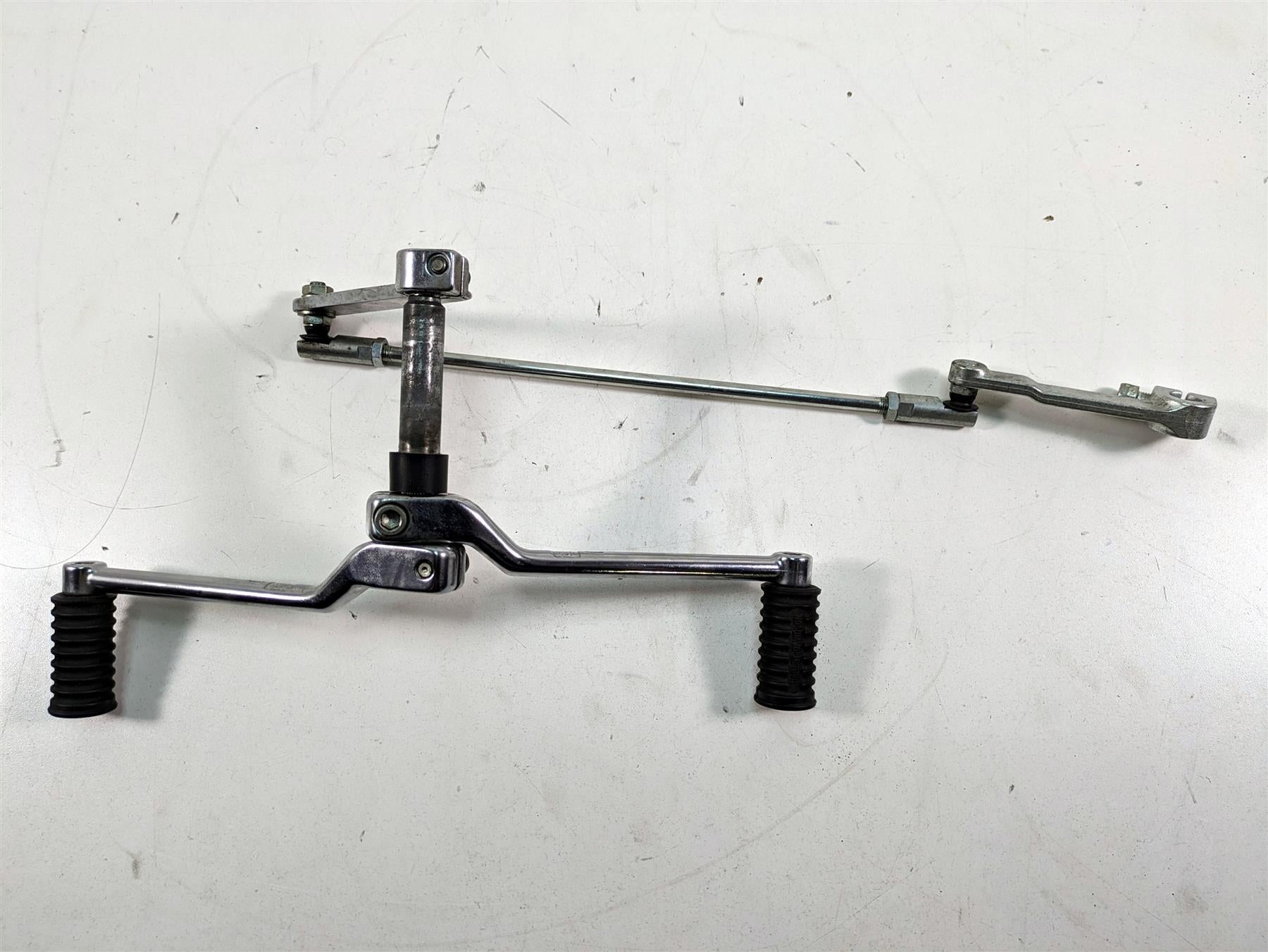 2006 Harley Touring FLHTCUI Electra Glide Toe Heel Shifter Linkage Set 33895-82E {{ shop.shopifyCountryName }} - Mototech271