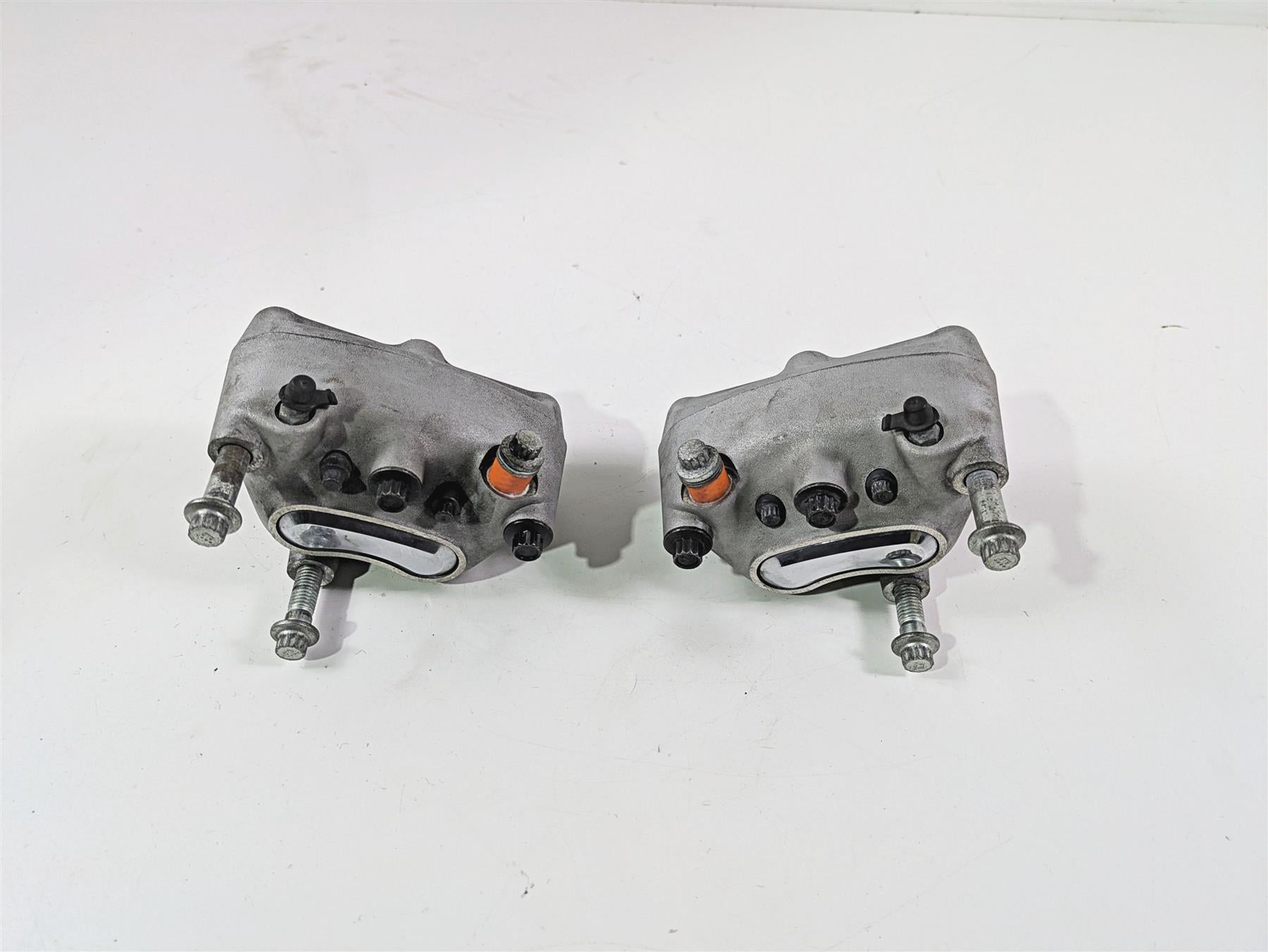 2007 Harley Touring FLHRSE CVO Road King Front Brake Caliper Set 44381-99C {{ shop.shopifyCountryName }} - Mototech271
