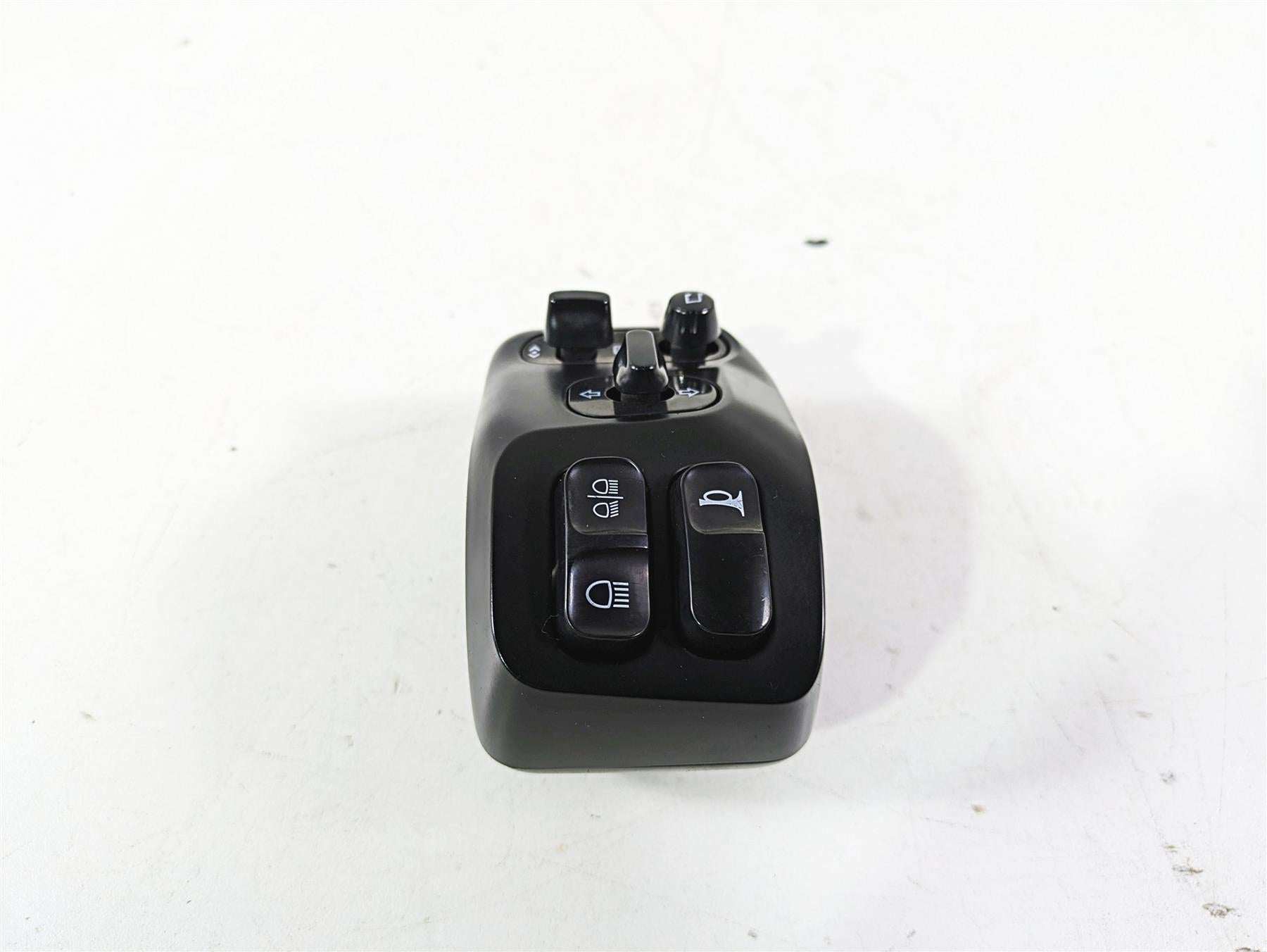 2018 Indian Chieftain Dark Horse Left Hand Control Switch 4016912 4018465 {{ shop.shopifyCountryName }} - Mototech271
