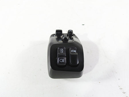 2018 Indian Chieftain Dark Horse Left Hand Control Switch 4016912 4018465 {{ shop.shopifyCountryName }} - Mototech271