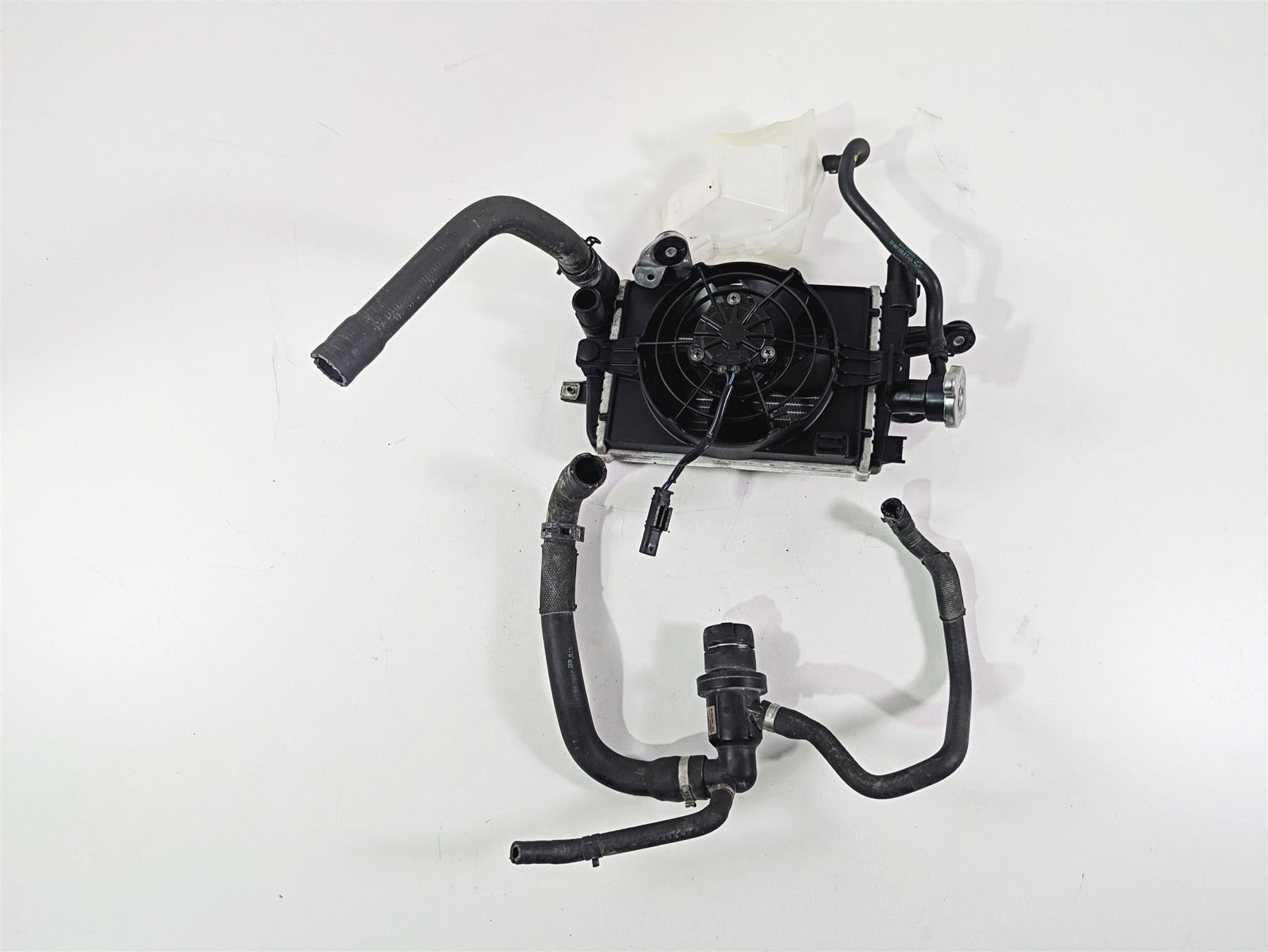 2016 BMW R1200RT K52 Right Radiator Fan Hoses Reservoir Set 17118546416 {{ shop.shopifyCountryName }} - Mototech271