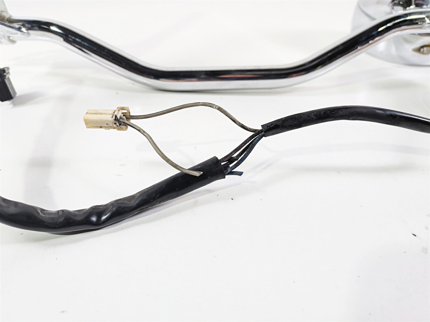2000 Harley Touring FLHRCI Road King Spotlight Bar & Right Light Read 68712-94A {{ shop.shopifyCountryName }} - Mototech271