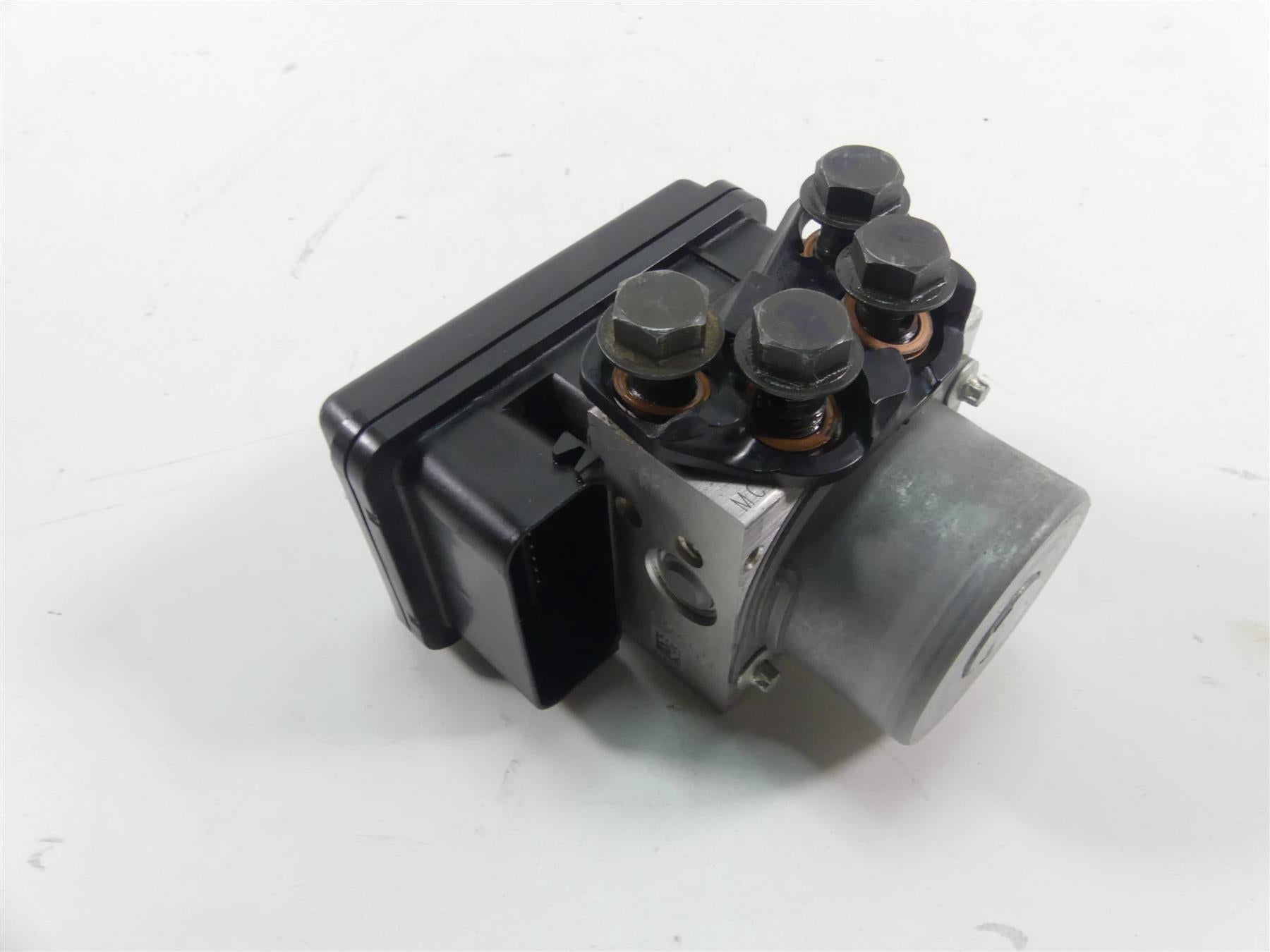 2022 Indian FTR1200 S Abs Brake Pump Pressure Module Unit 2209771 {{ shop.shopifyCountryName }} - Mototech271