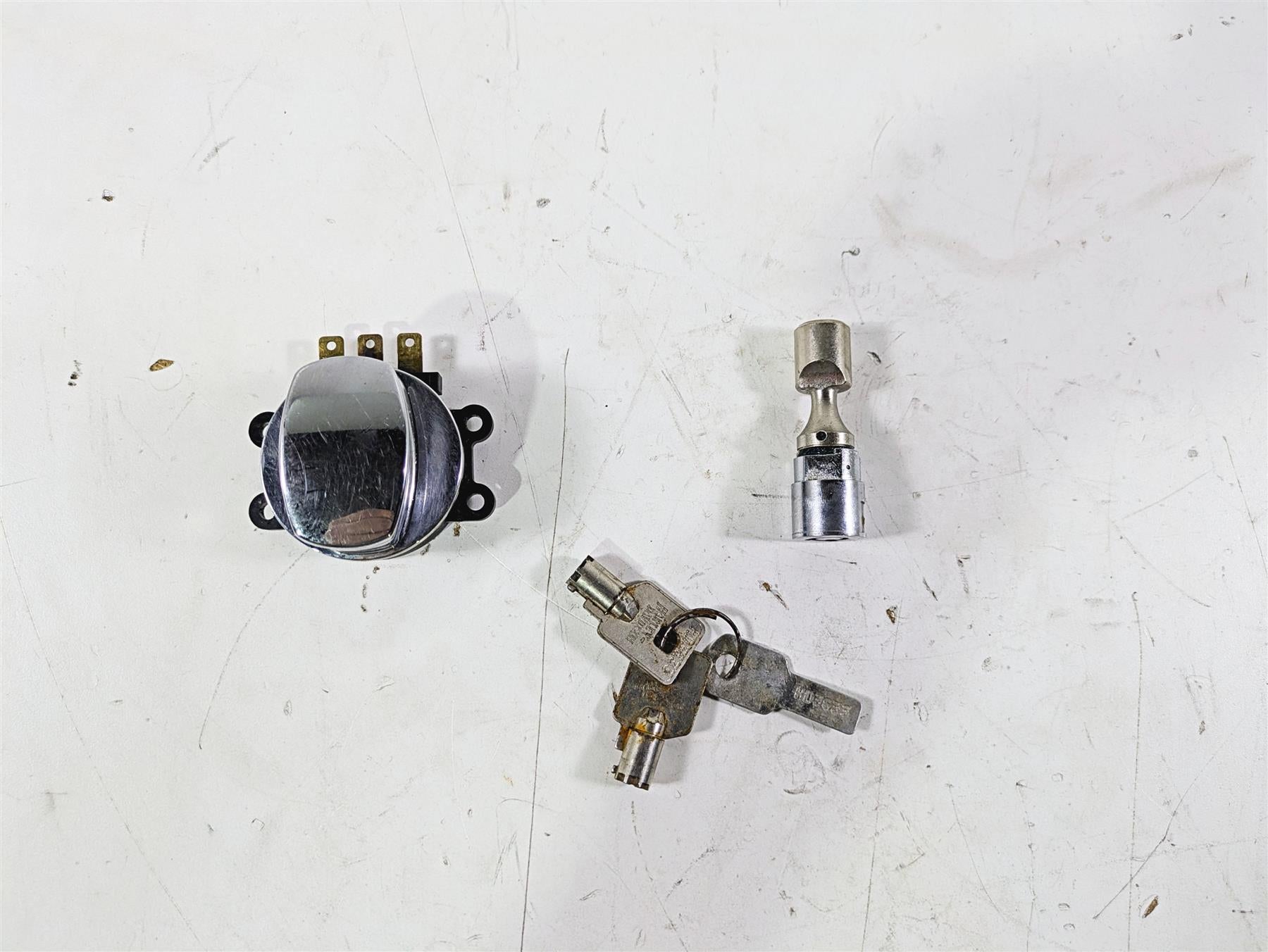 2003 Harley Softail FXSTDI Deuce 100th Ignition Switch Key Lock Set 71450-04 {{ shop.shopifyCountryName }} - Mototech271