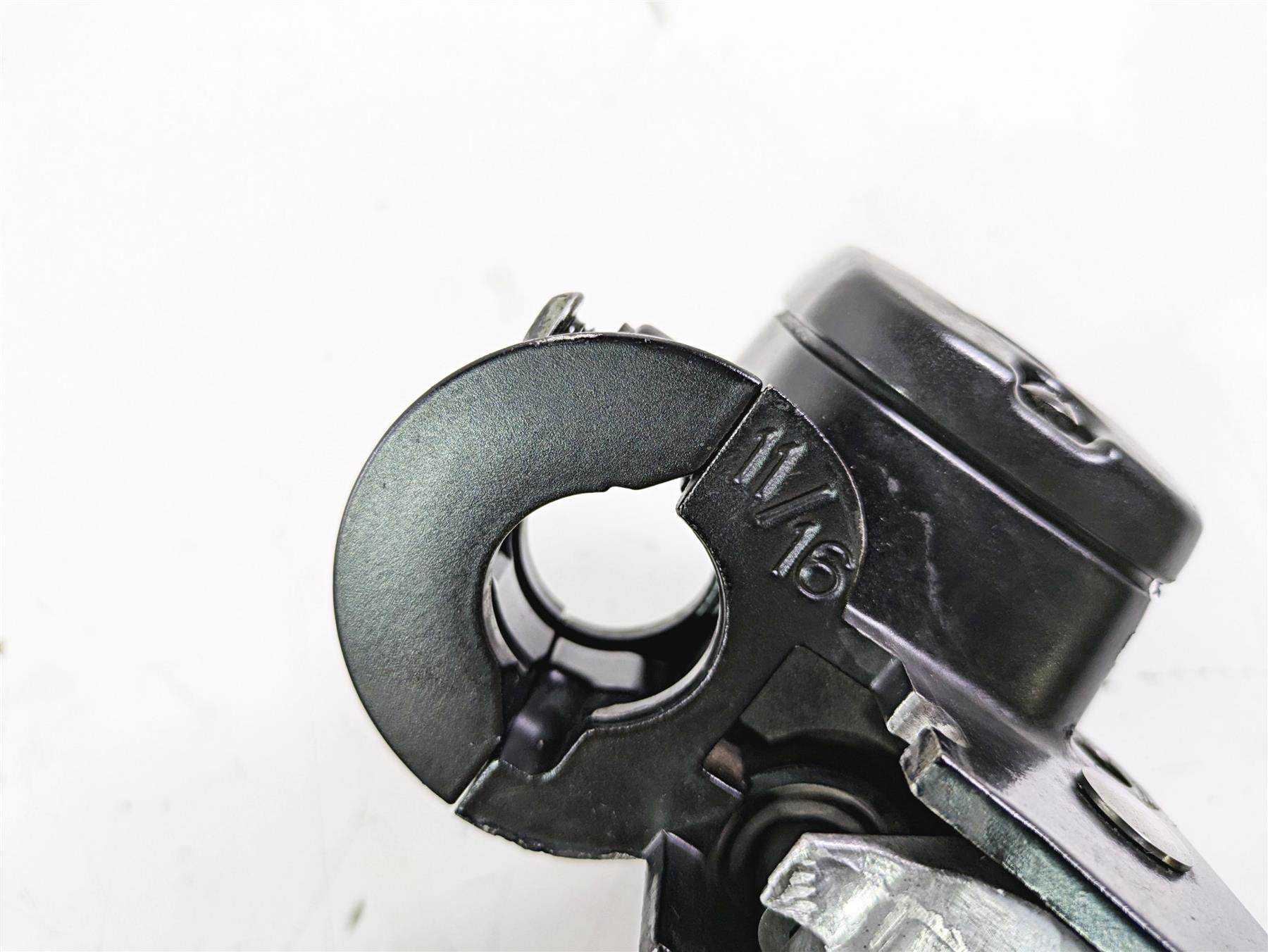 2016 Harley FXDL Dyna Low Rider Front Brake Master Cylinder 11/16" 45170-08F {{ shop.shopifyCountryName }} - Mototech271