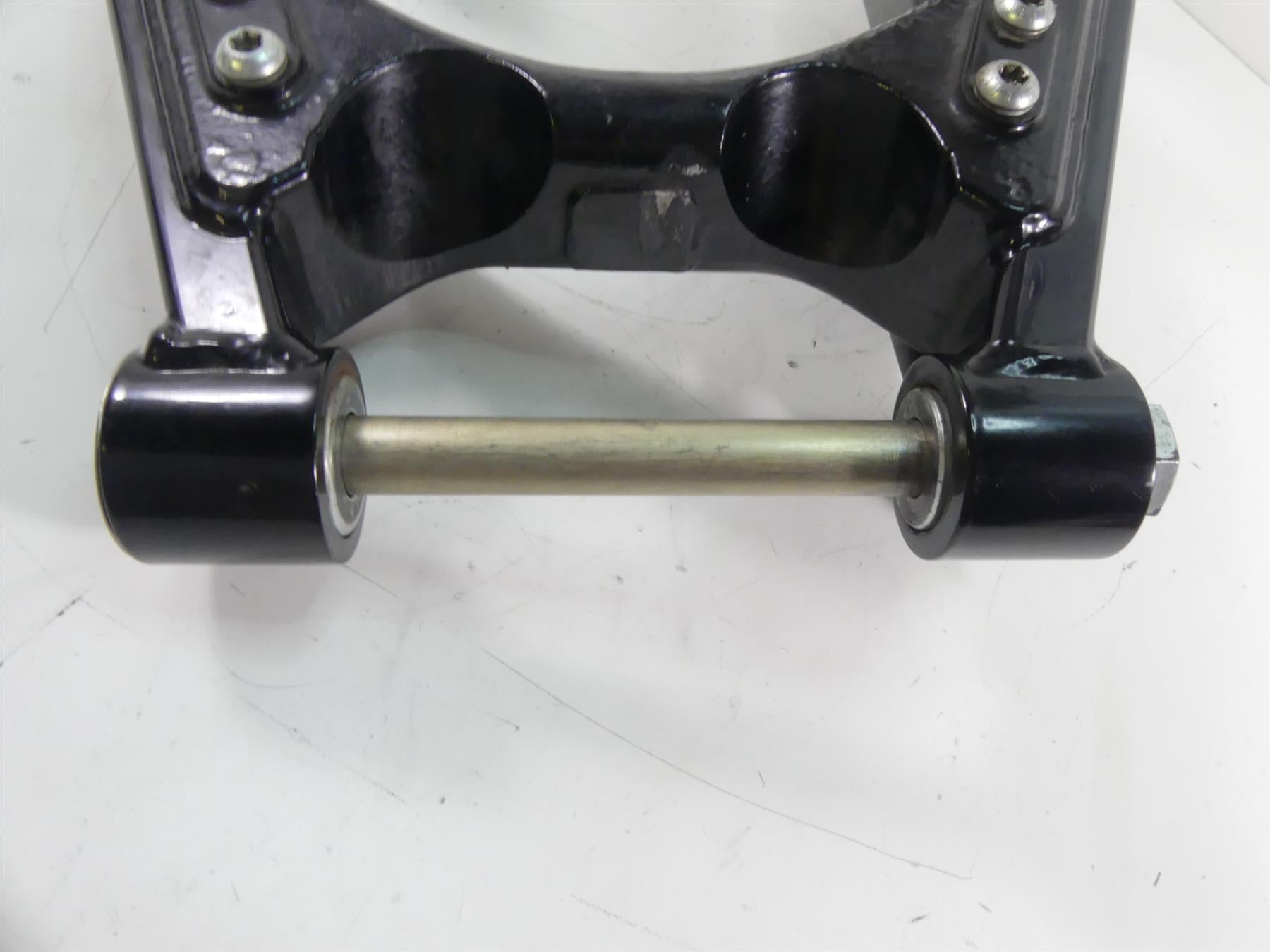 2009 Harley FXDF Dyna Fat Bob Rear Swingarm Swing Arm + Axle & Guard 47820-06 {{ shop.shopifyCountryName }} - Mototech271
