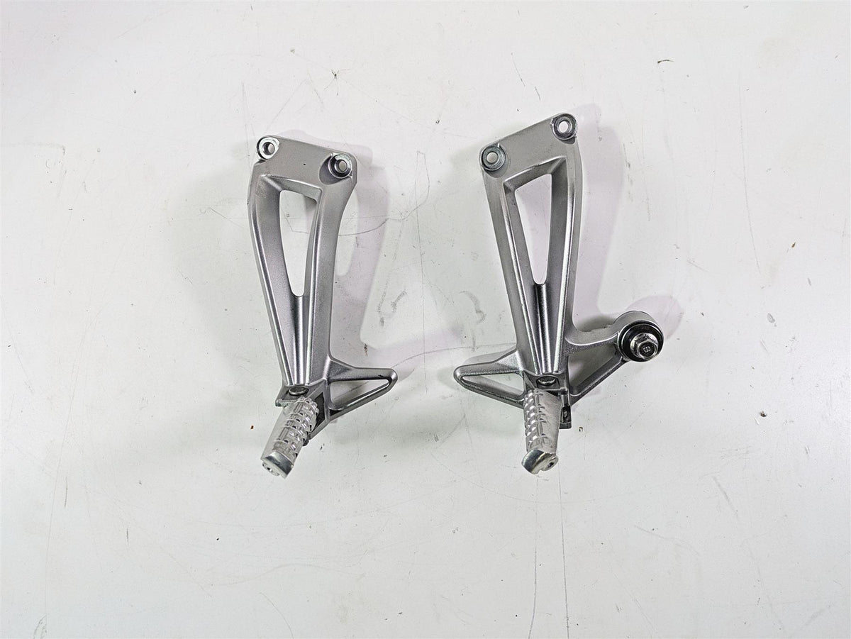 2009 Yamaha FZ1 FZS10 Fazer Rear Passenger Footpeg Set 2D1-2741L-00-00 {{ shop.shopifyCountryName }} - Mototech271
