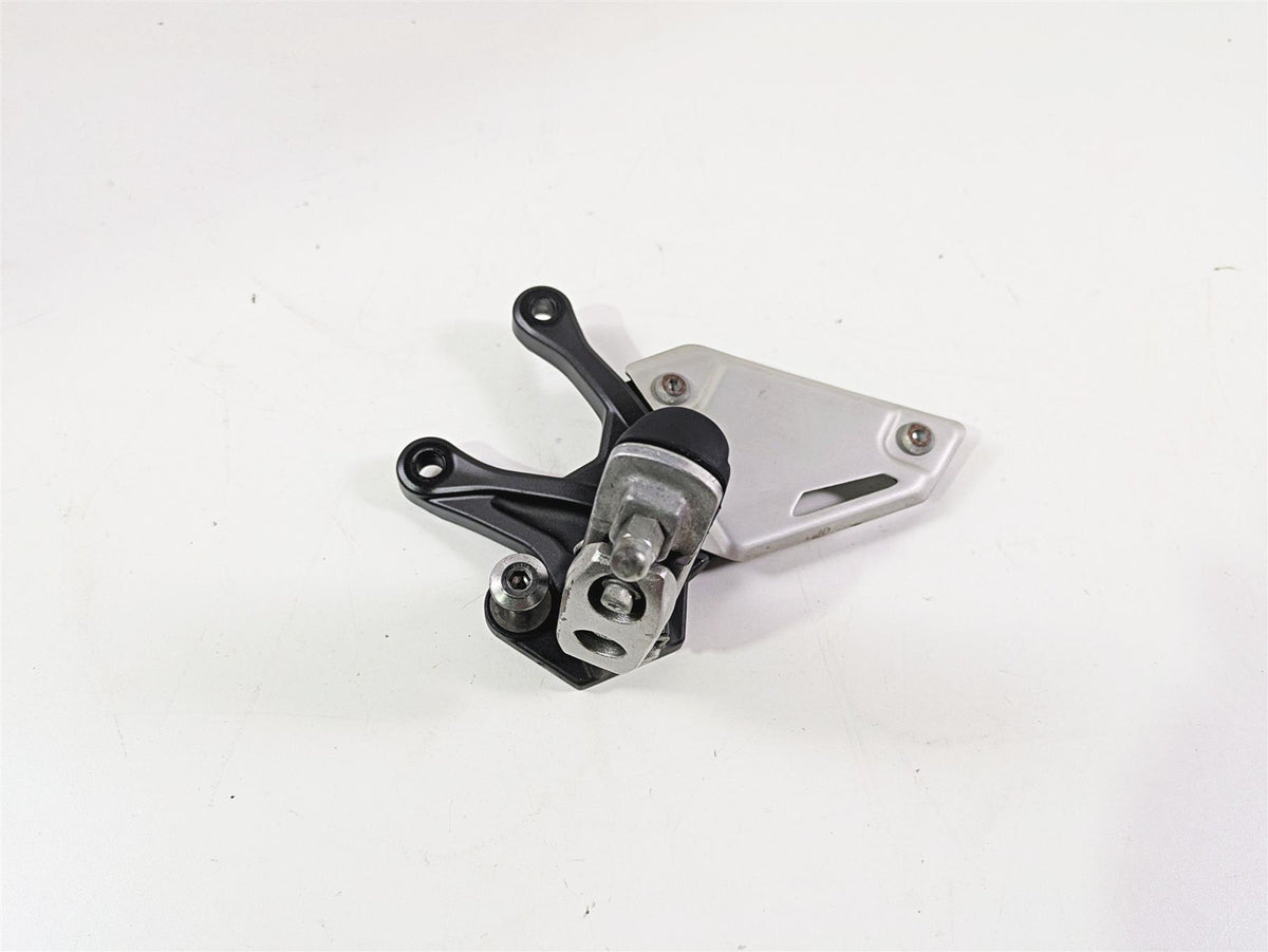 2020 Kawasaki Z900 ZR900 Left Front Foot Peg & Mount 35063-1399-18R {{ shop.shopifyCountryName }} - Mototech271