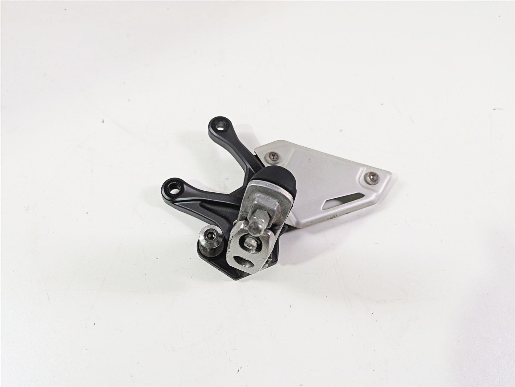2020 Kawasaki Z900 ZR900 Left Front Foot Peg & Mount 35063-1399-18R {{ shop.shopifyCountryName }} - Mototech271